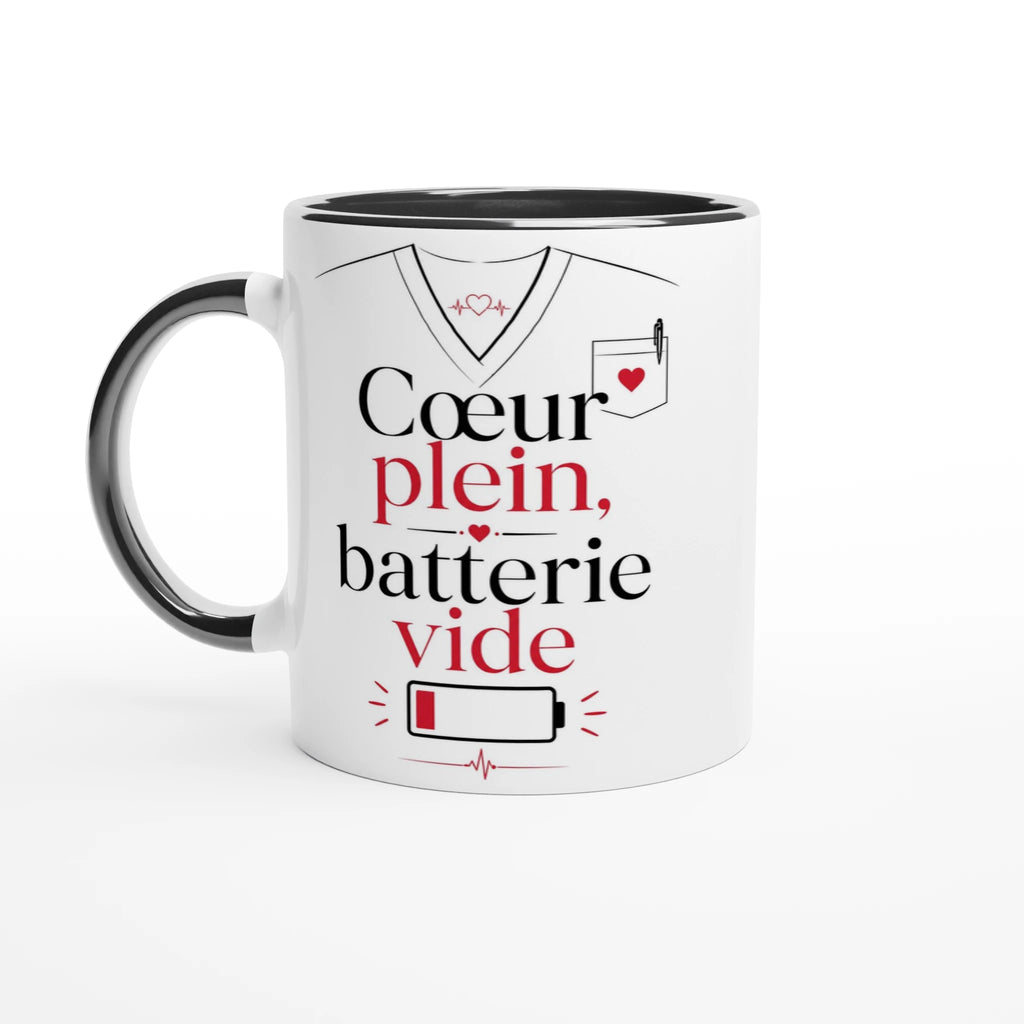 Tasse blanche avec poignée et bord noirs, inscription « Cœur plein, batterie vide »