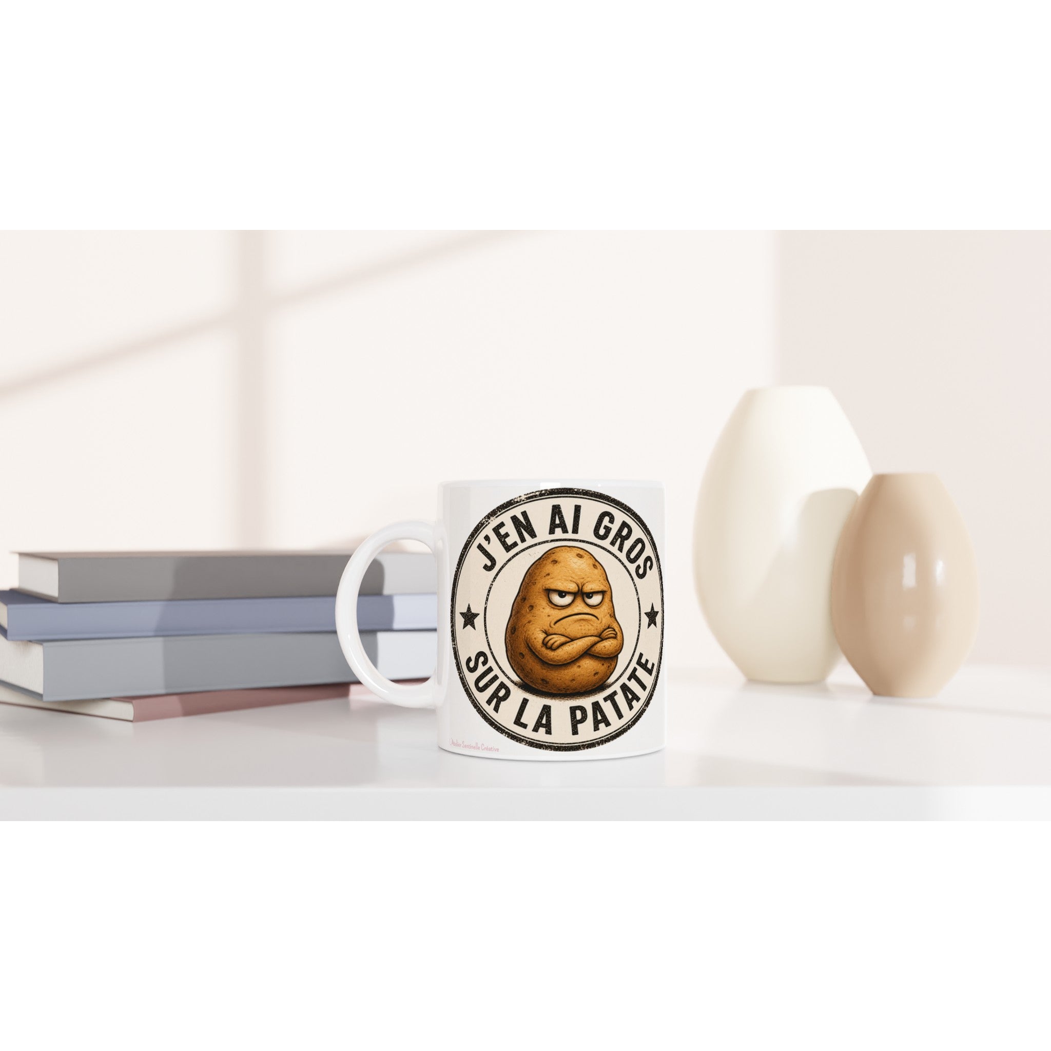 Tasse blanche avec visage de pomme de terre et inscription circulaire « J’EN AI GROS SUR LA PATATE »