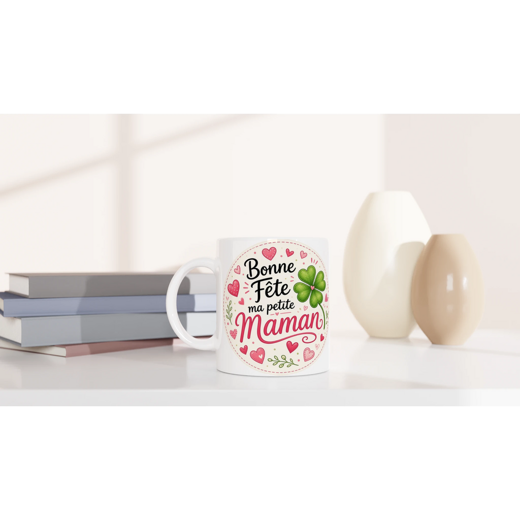 Mug blanc «Bonne Fête ma petite Maman» avec cœurs et trèfle vert, anse