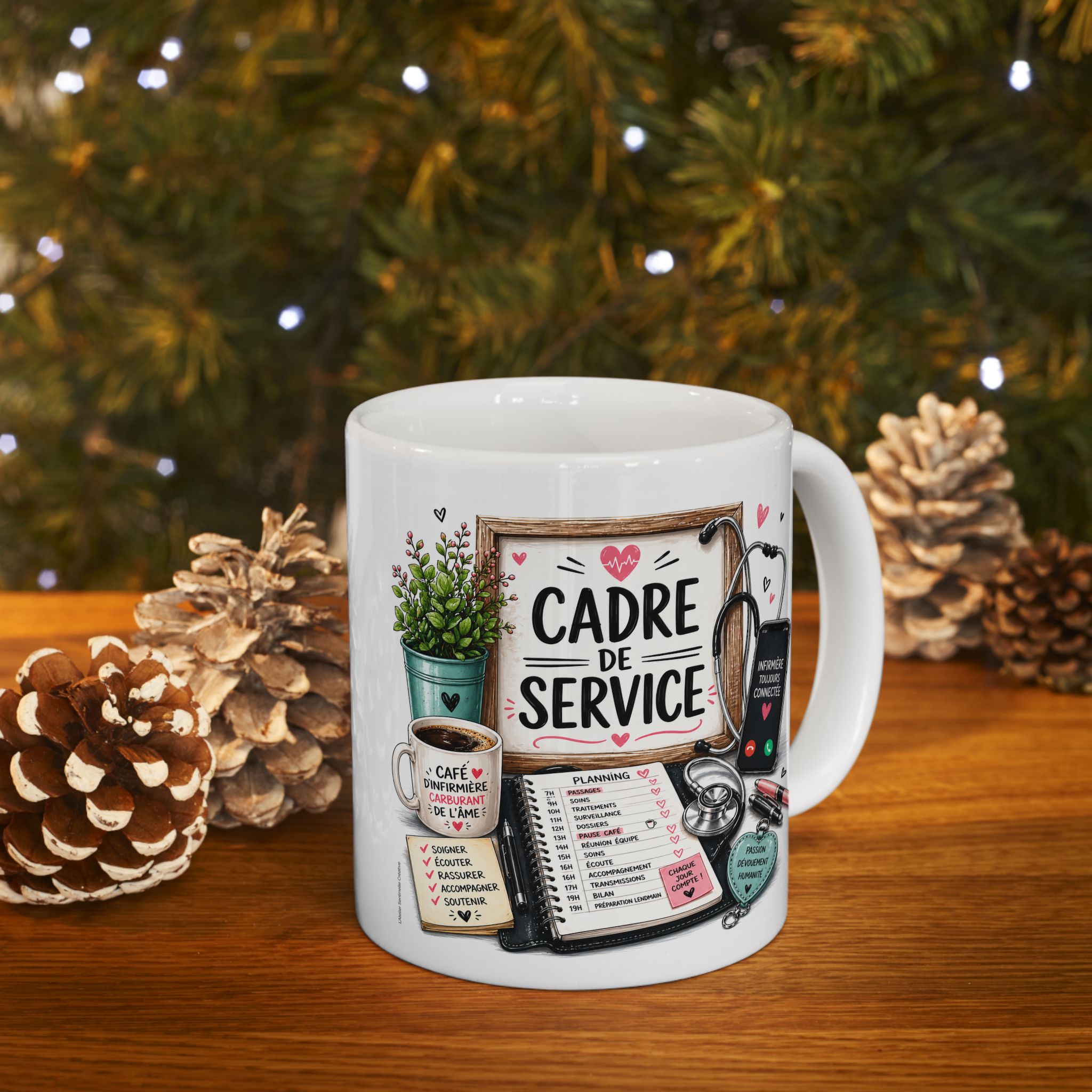 Mug blanc avec anse, design “CADRE DE SERVICE” et stéthoscope sur fond clair