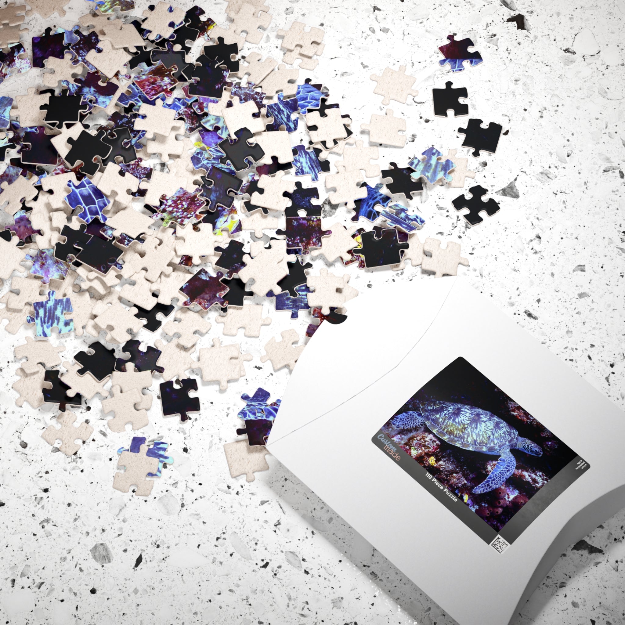 Jeu de puzzle tortue marine: pièces découpées et boîte d’image du motif