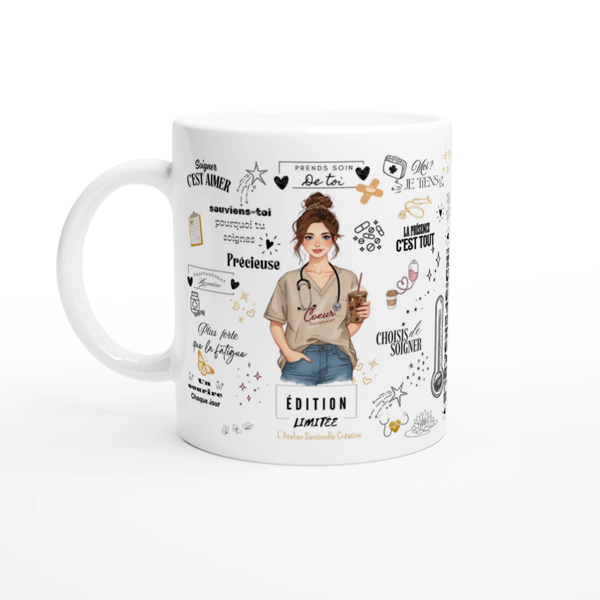 Mug blanc avec motif d’infirmière, croix et cœurs décoratifs
