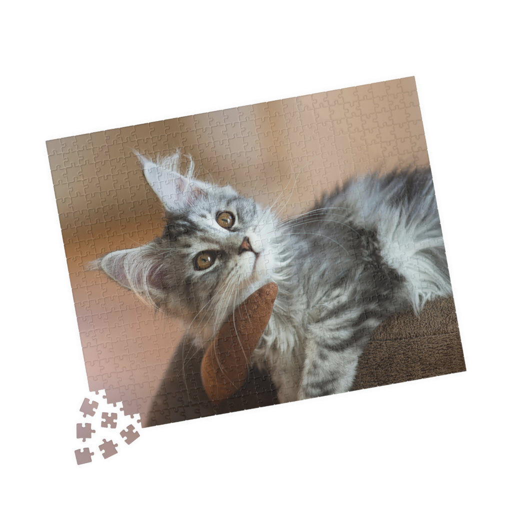 Jeu de puzzle avec chat gris, pièces visibles