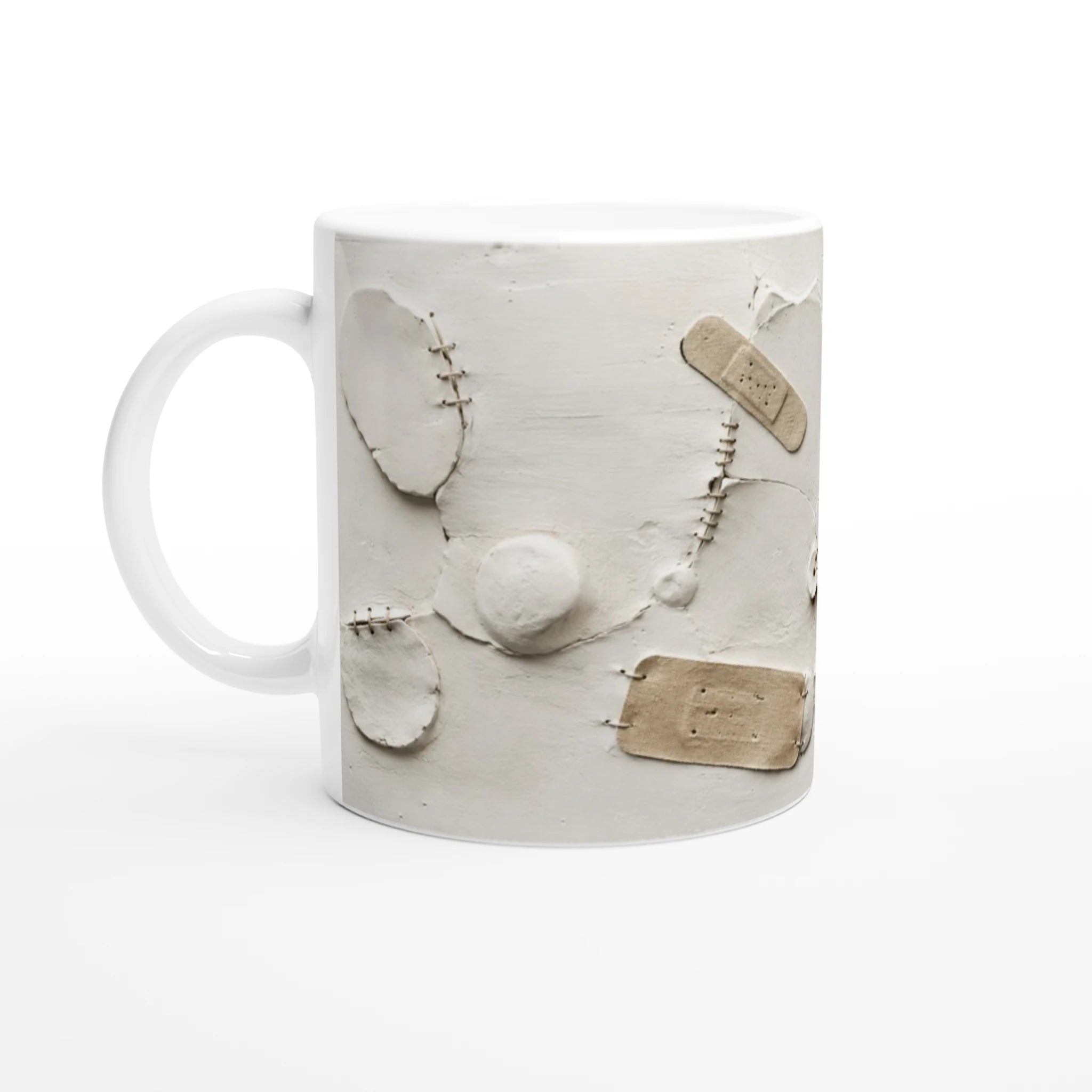 Mug en céramique blanche avec motif de sutures en relief et éclat carré
