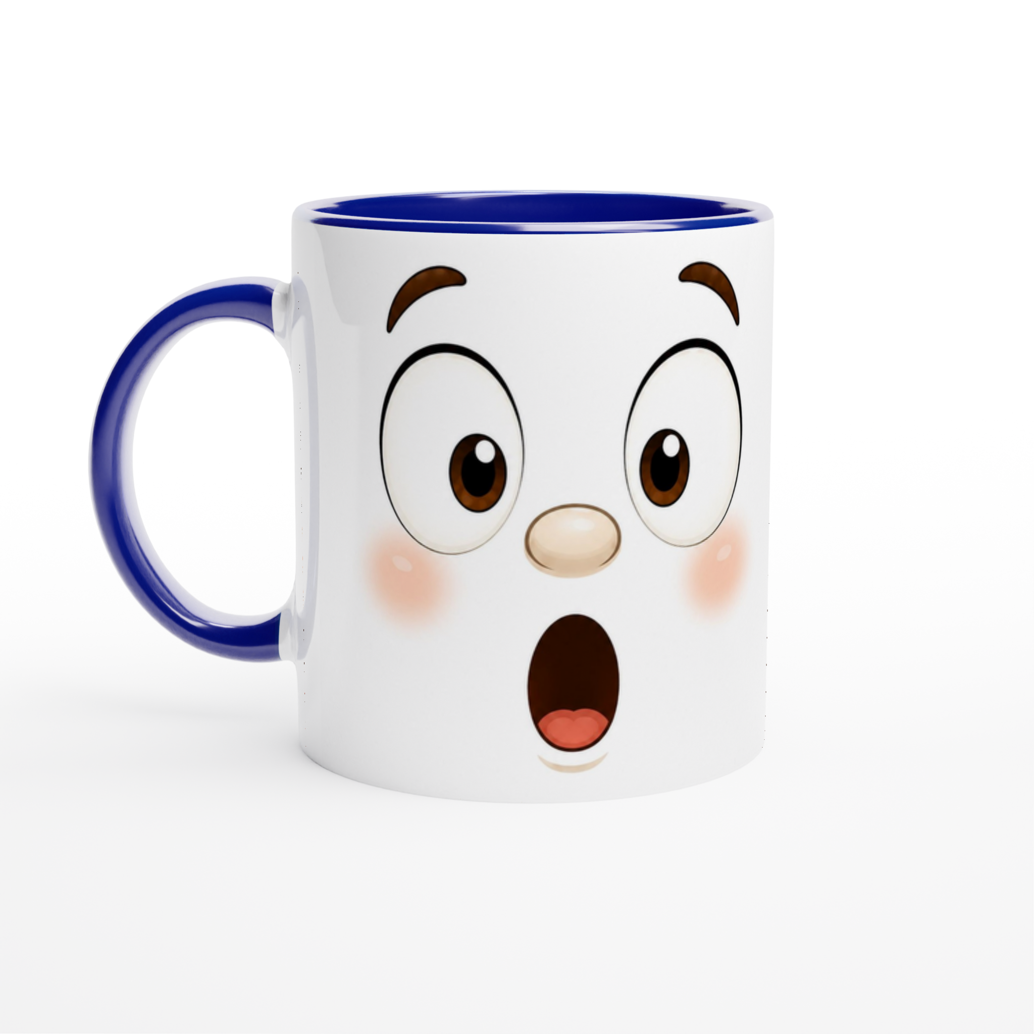 Tasse blanche en céramique, anse et bord bleu, visage Kawaii avec bouche ouverte.