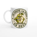 Mug blanc en gros plan : poire verte et inscription « Je coupe la poire en deux »