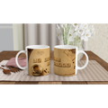 Deux mugs en céramique blanche, motifs lettres rétro et café sur fond sépia.