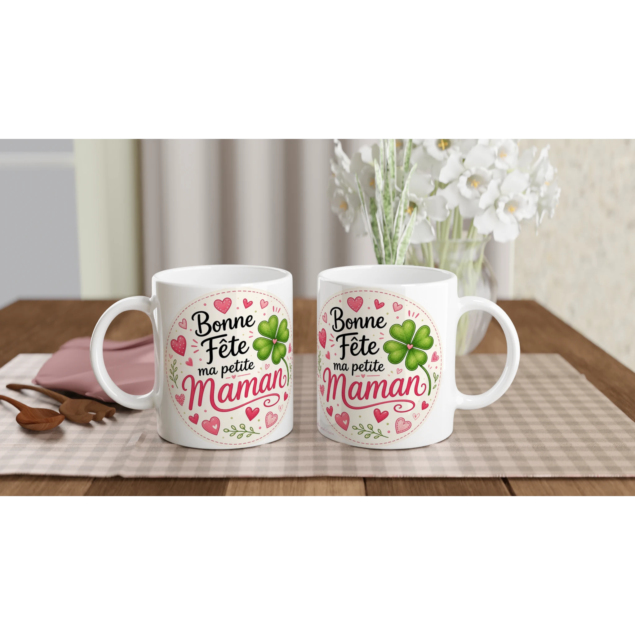 Deux mugs blancs avec décor «Bonne Fête ma petite Maman», anse blanche
