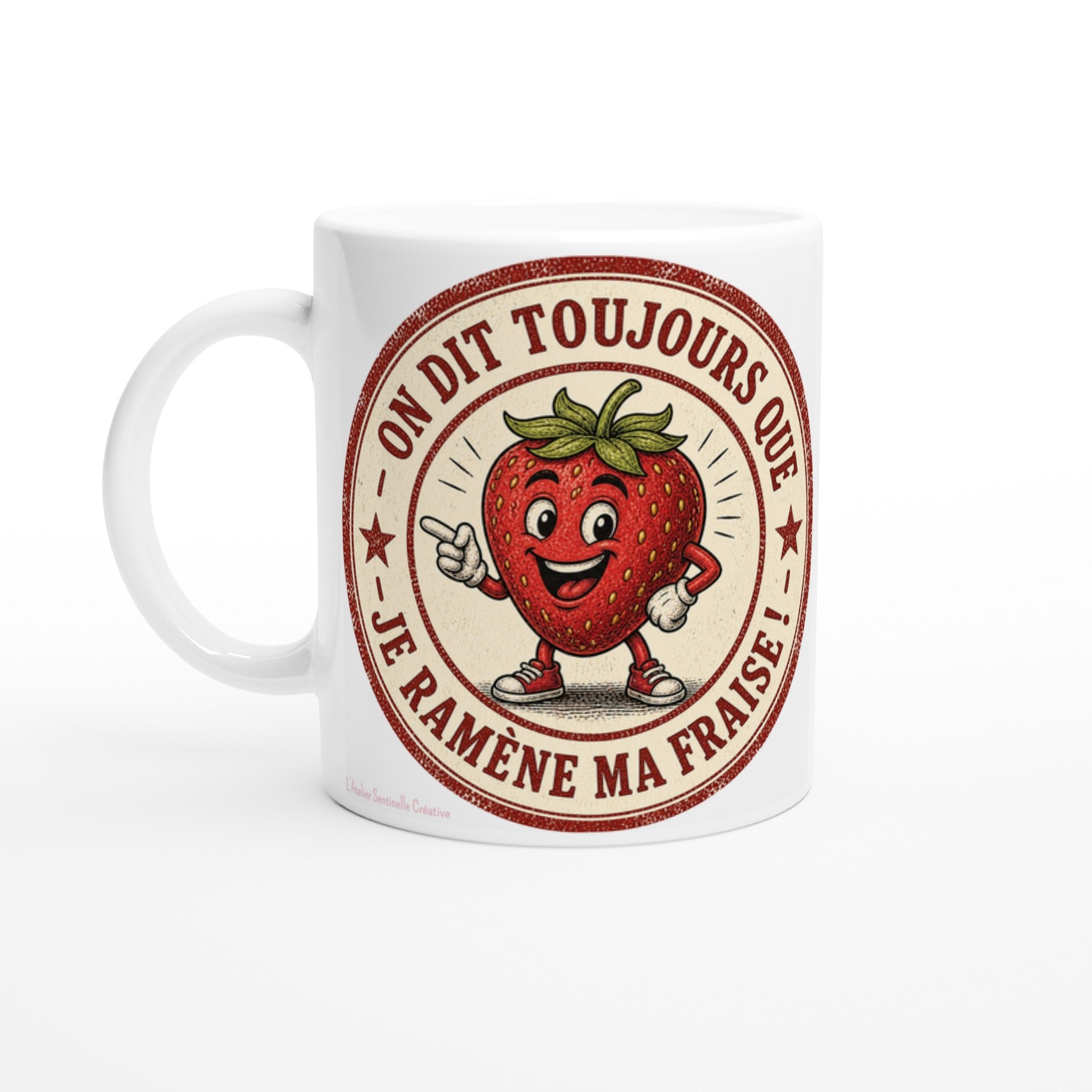 Mug blanc avec gros plan du motif fraise souriante rouge et texte circulaire