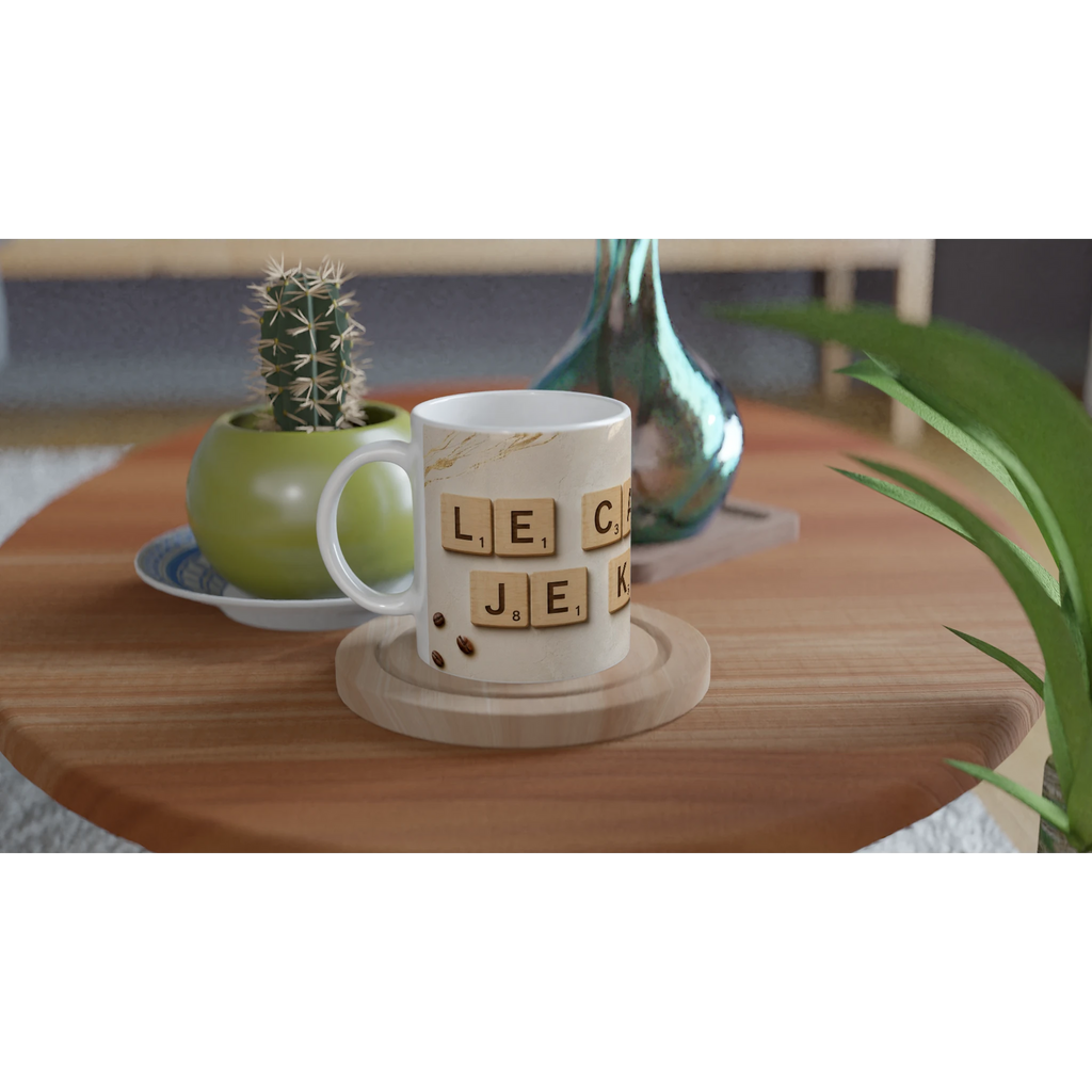Mug blanc en céramique avec lettres façon Scrabble beige et grains bruns