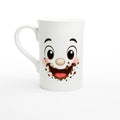 Mug blanc avec visage kawaii au chocolat souriant, vue de face