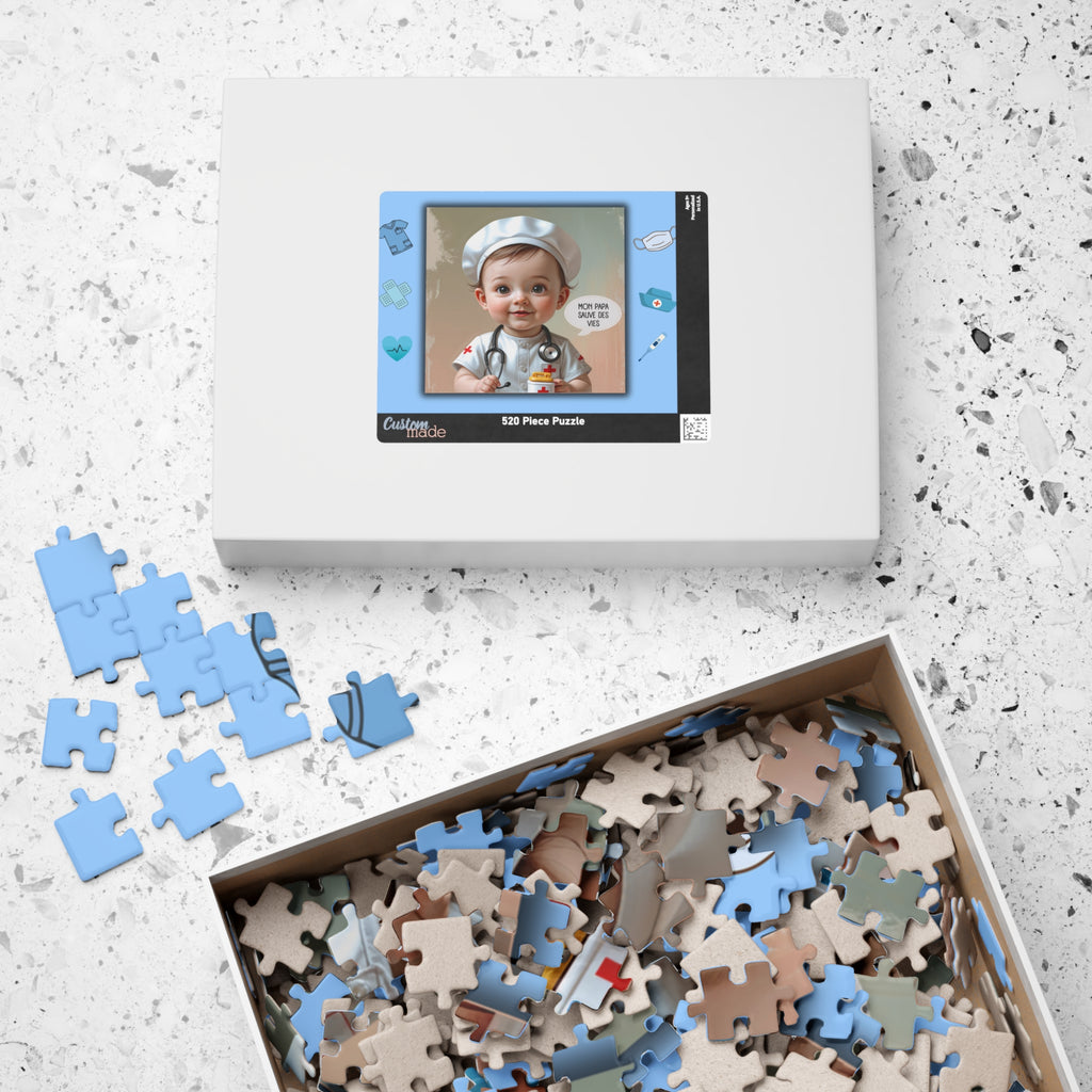 Boîte de puzzle 520 pièces, fenêtre avec portrait de bébé docteur sur fond bleu.
