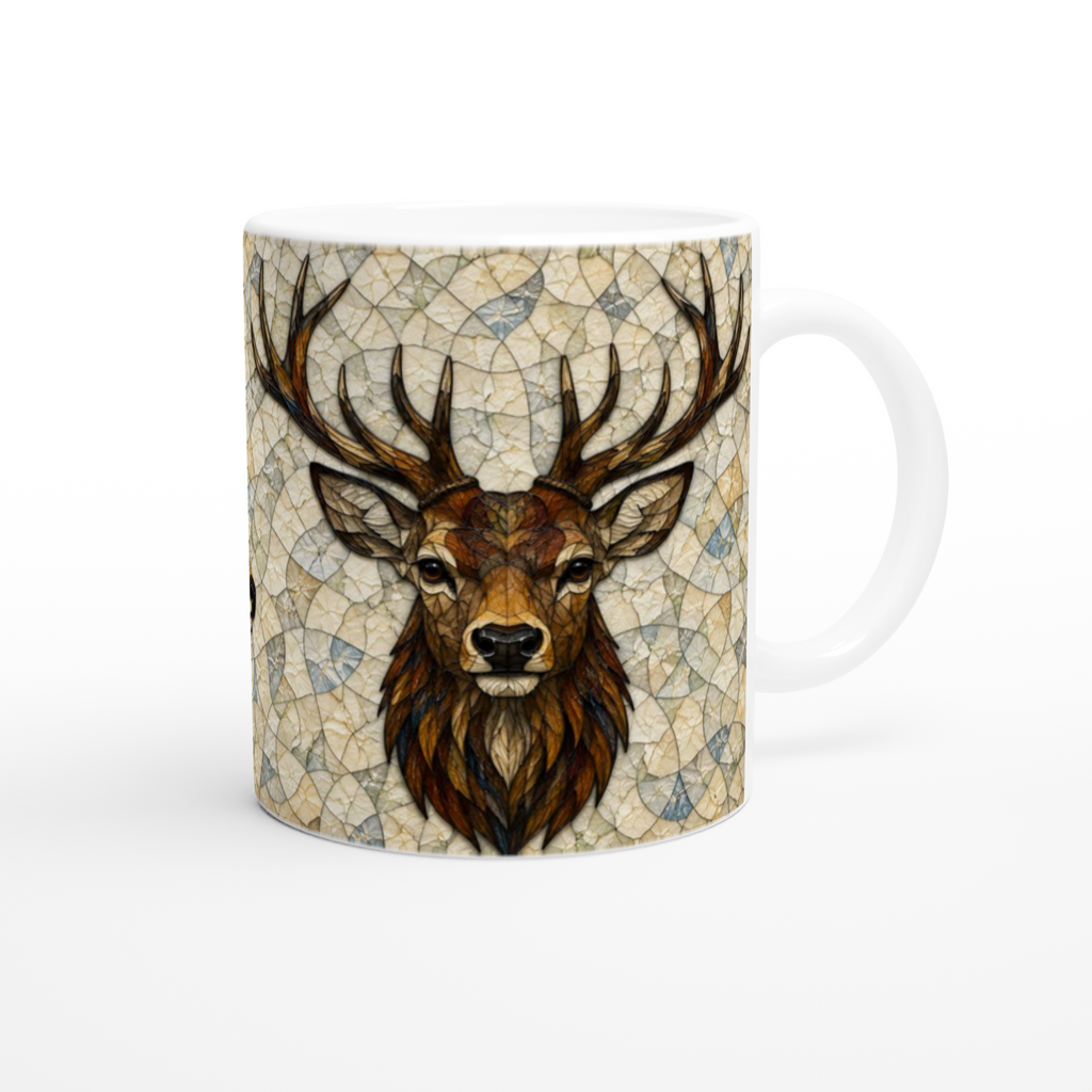 Mug en céramique blanche, tête de cerf détaillée au centre, motif mosaïque bleu