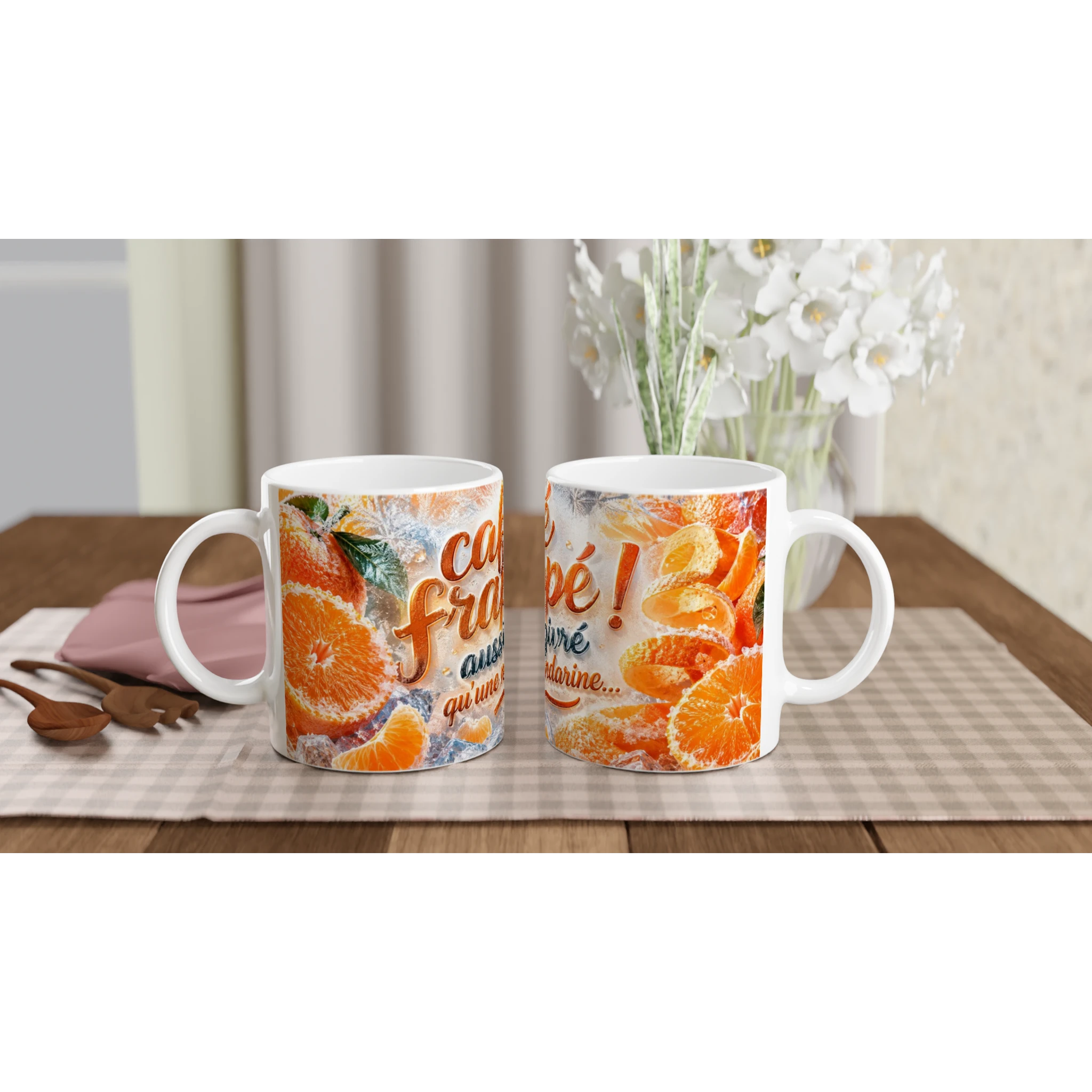 Tasses à café blanches décor mandarine, texte “Café frappé” et filets orange.