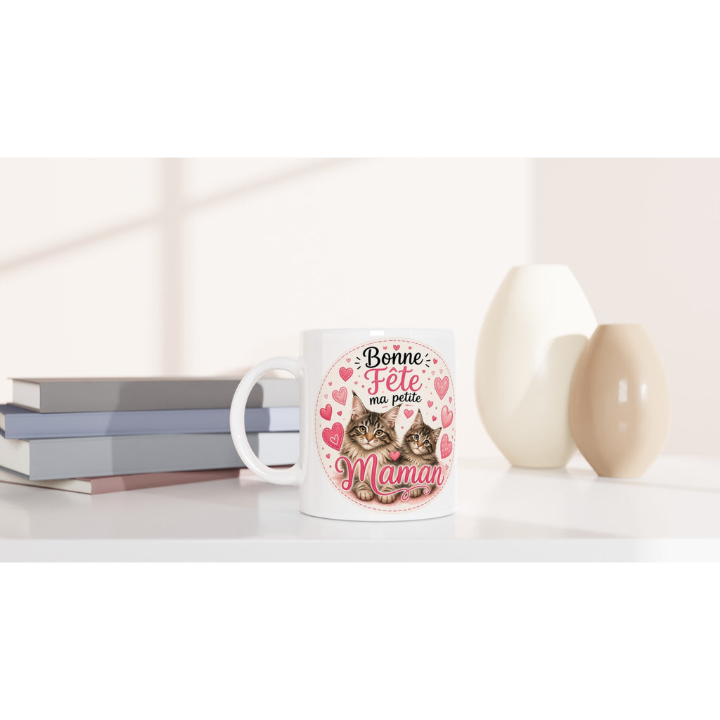 Mug blanc « Bonne Fête ma petite Maman » avec chatons, sur livres et objets déco