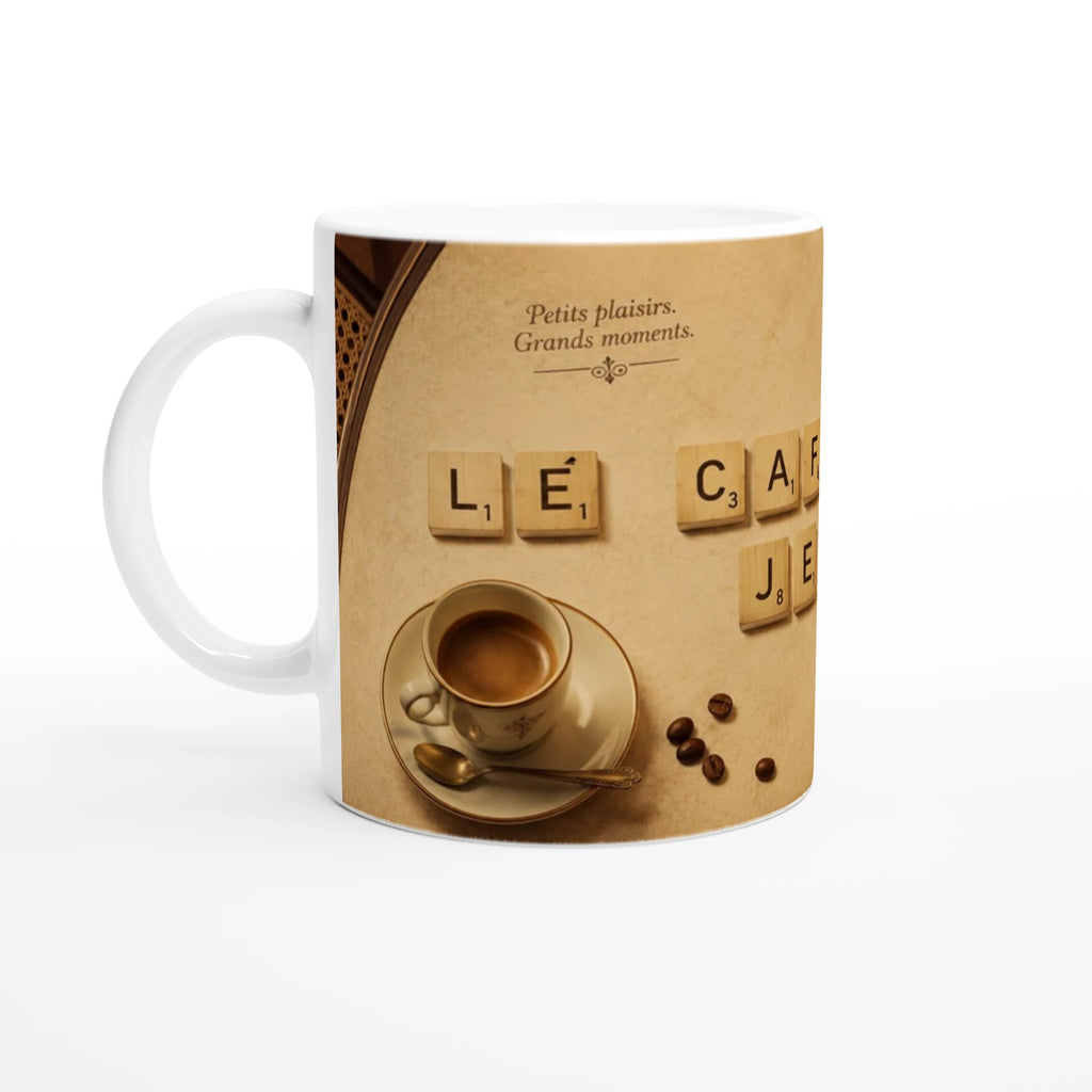 Mug en céramique blanche, motif tasse de café et lettres sur fond sépia.