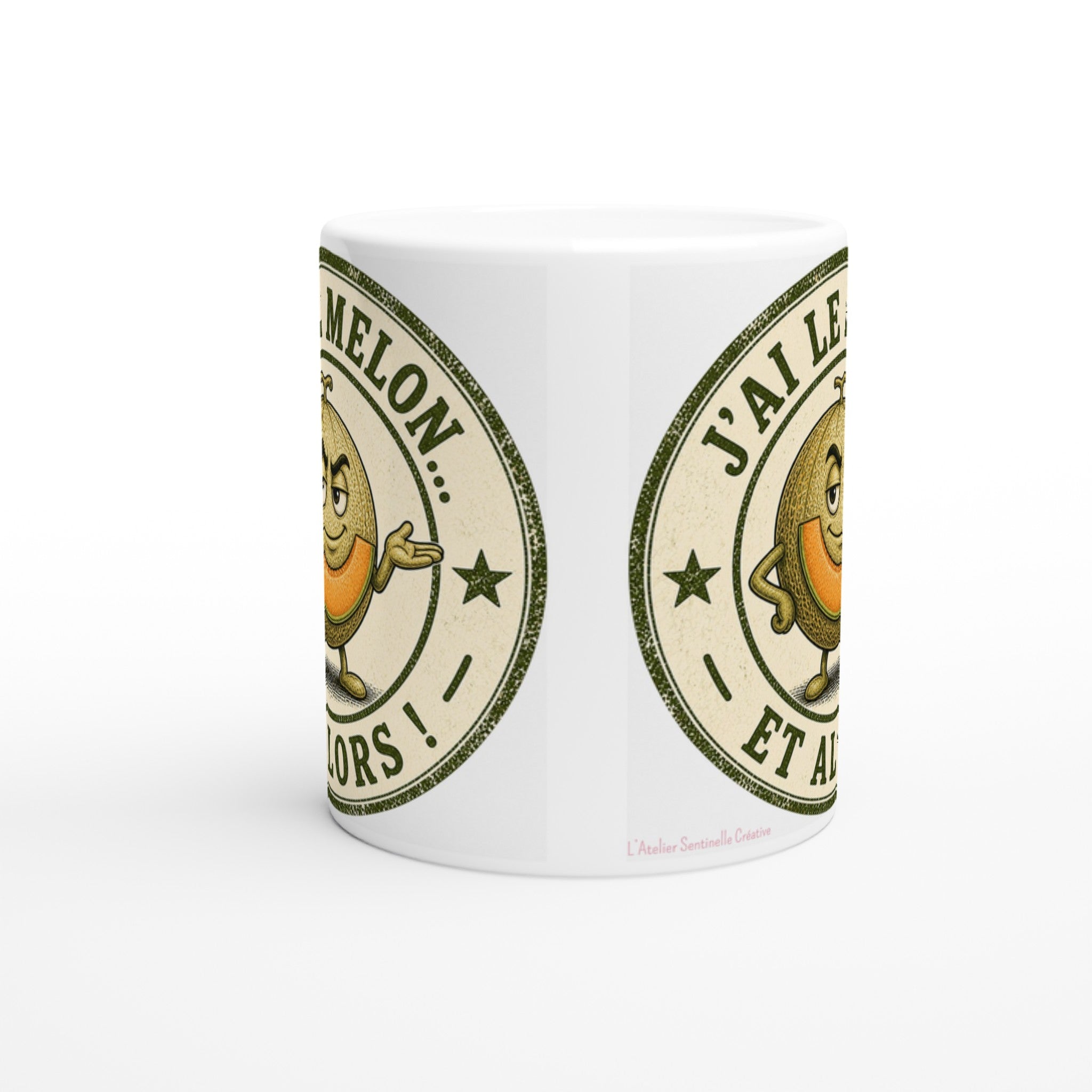 Mug blanc, motif vert sur le côté avec texte partiel « … et alors ! »