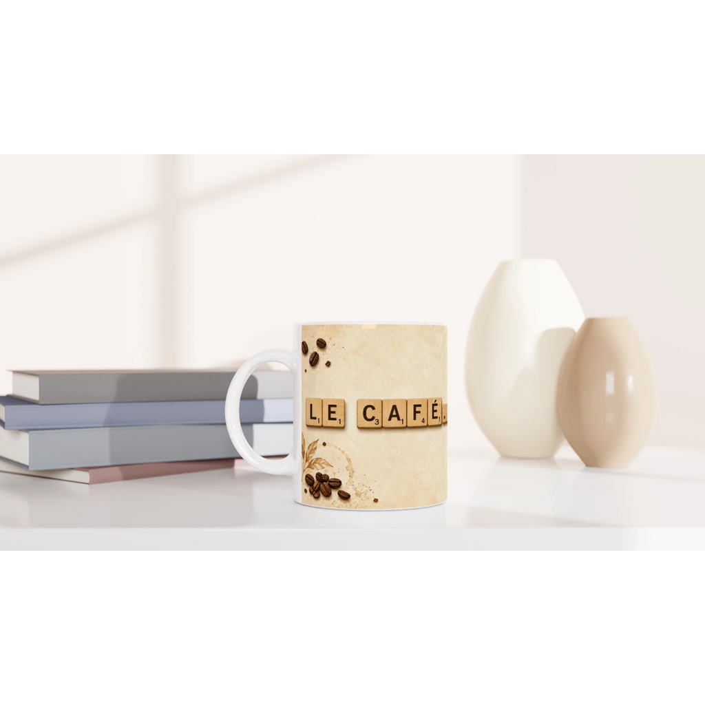 Tasse en céramique blanche avec anse, décor lettres café