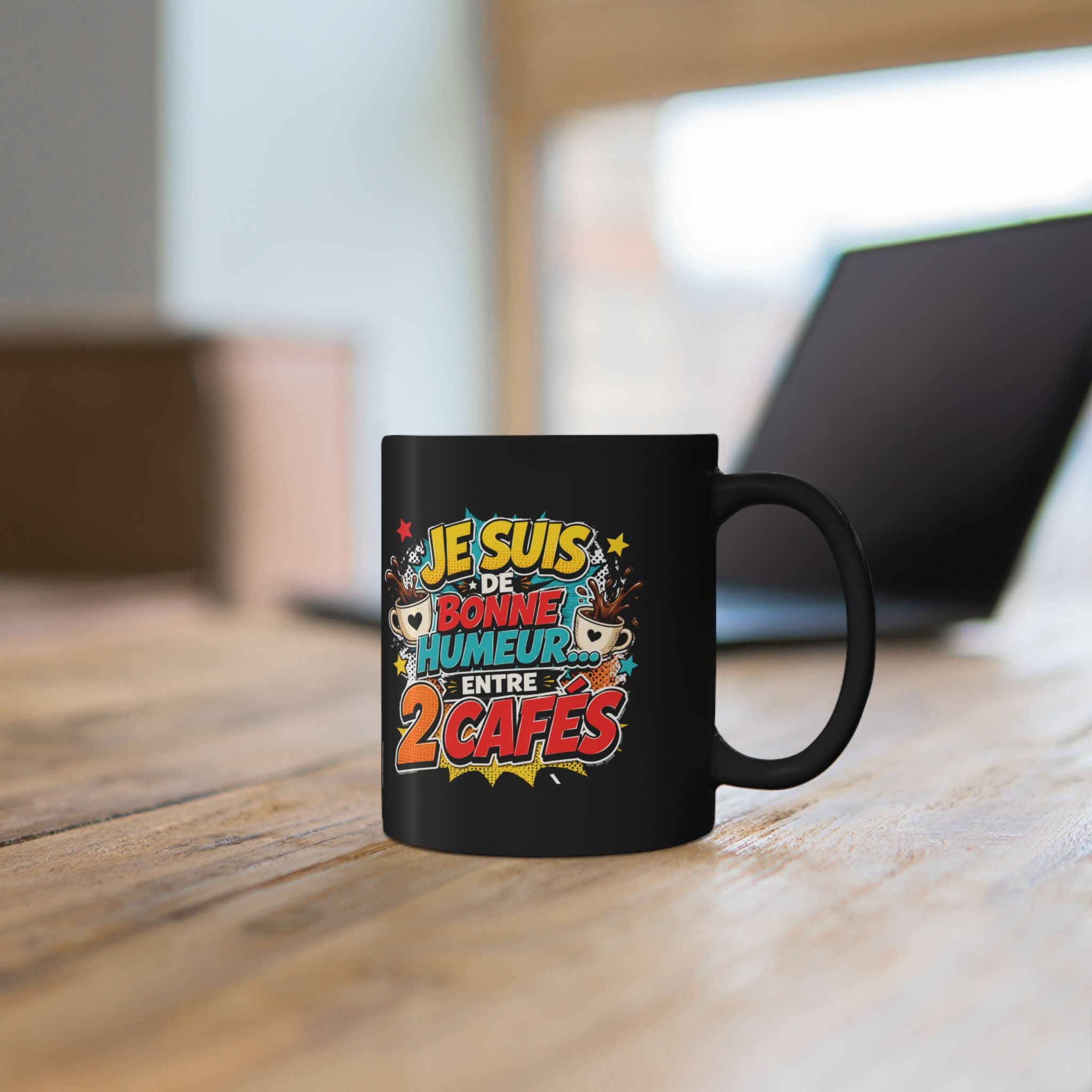 Mug noir avec texte coloré « Je suis de bonne humeur entre 2 cafés »