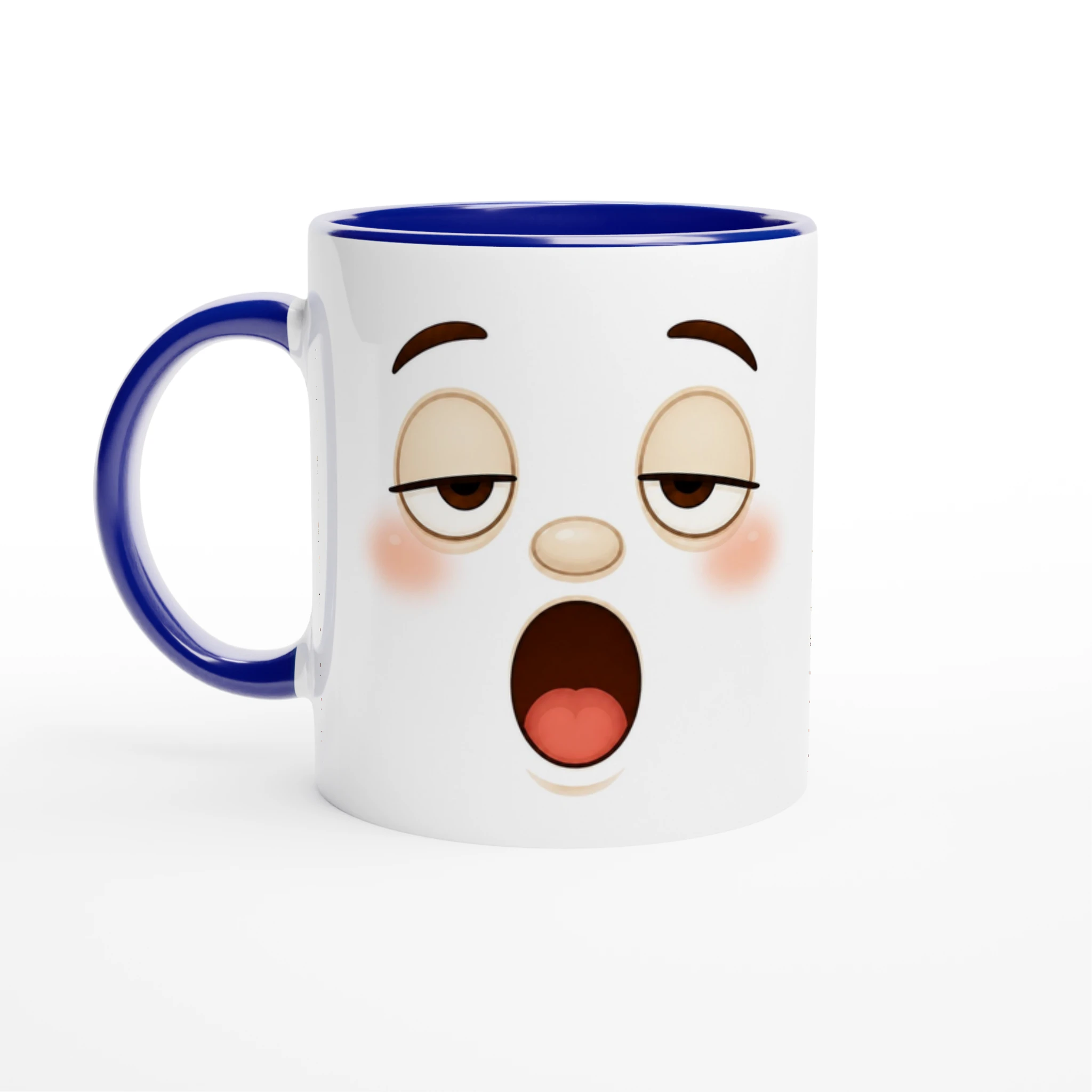 Mug blanc à bord bleu et poignée bleue, visage kawaii au grand cri.