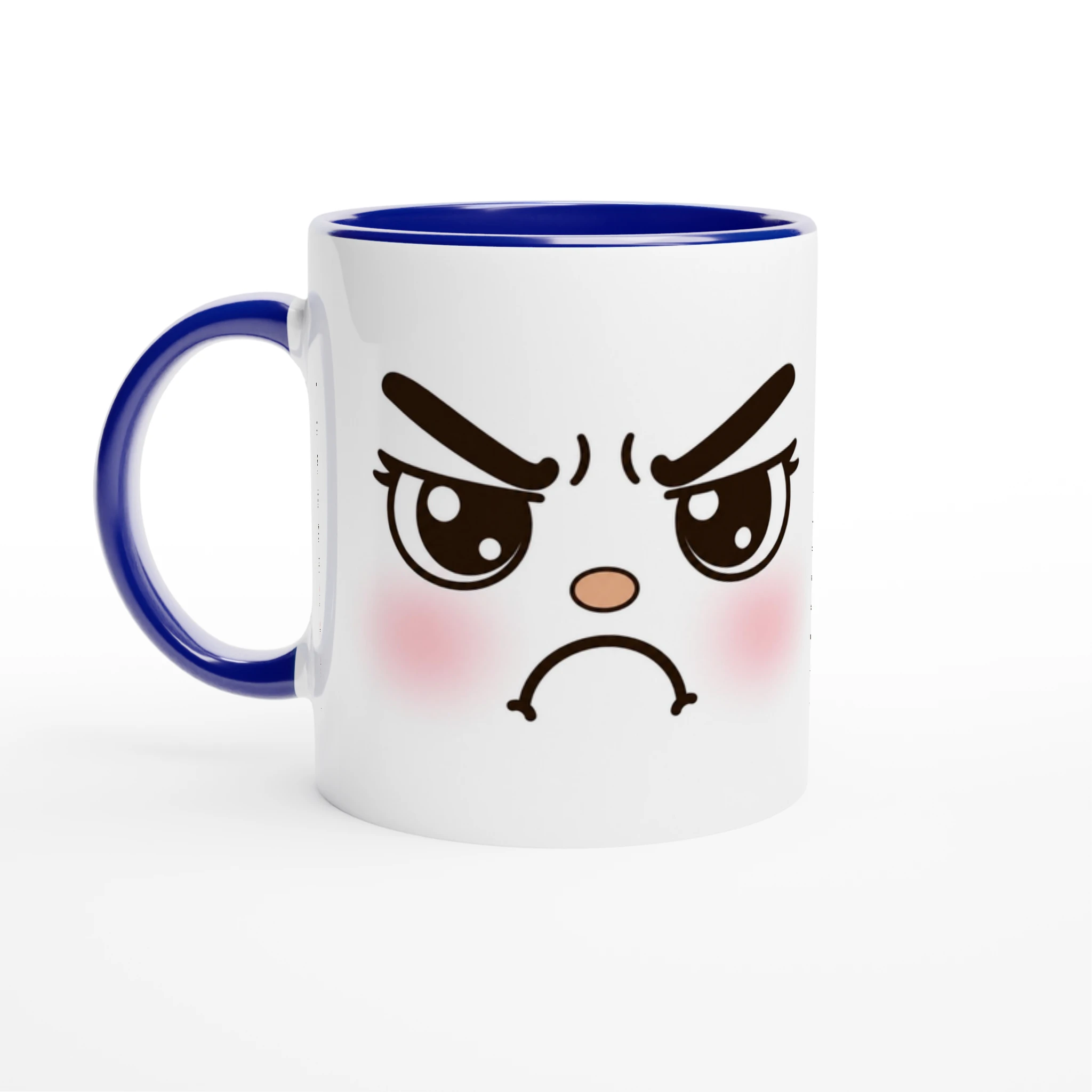 Mug blanc en céramique avec visage kawaii en colère; anse et intérieur bleus.