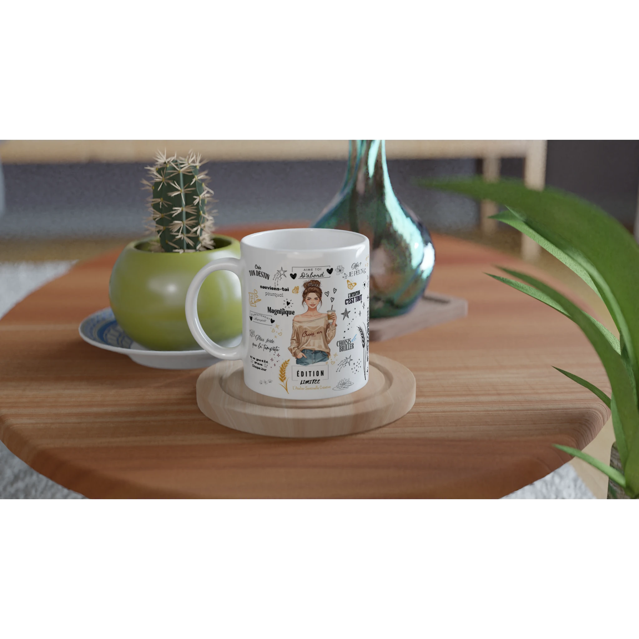 Mug blanc sur un plateau en bois, motif doré « Édition limitée ».