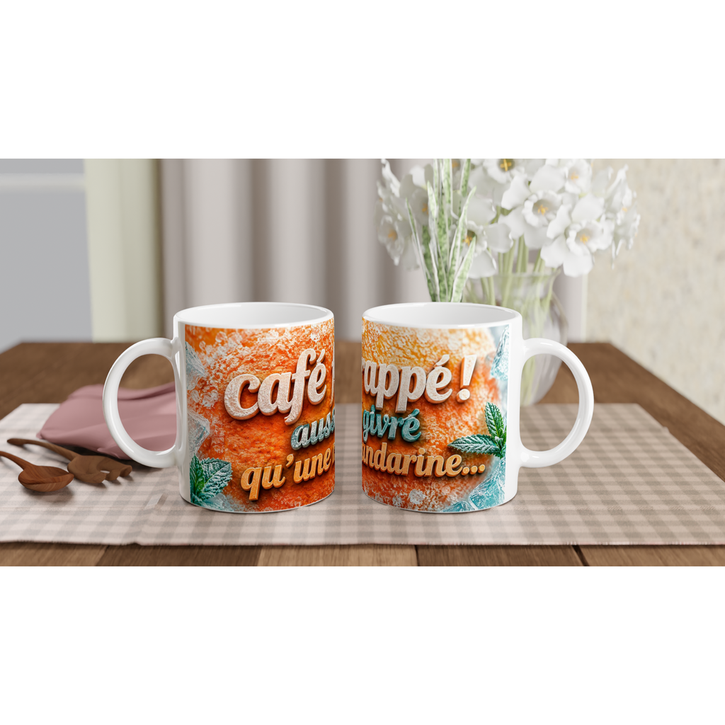 Mug en céramique blanc avec impression « café frappé » et anses blanches.