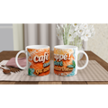 Mug en céramique blanc avec impression « café frappé » et anses blanches.