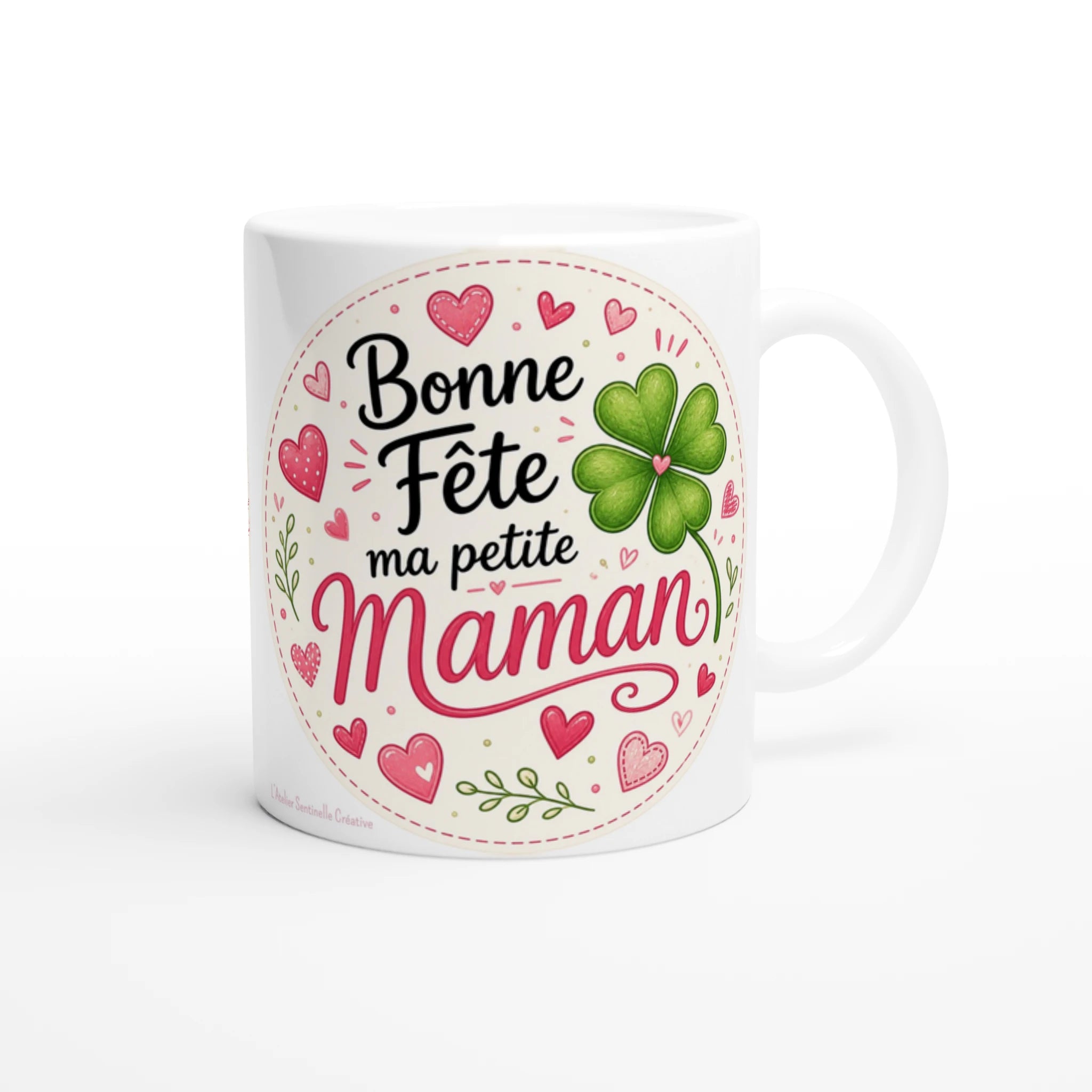 Mug blanc «Bonne Fête ma petite Maman» avec trèfle vert et petits cœurs, face
