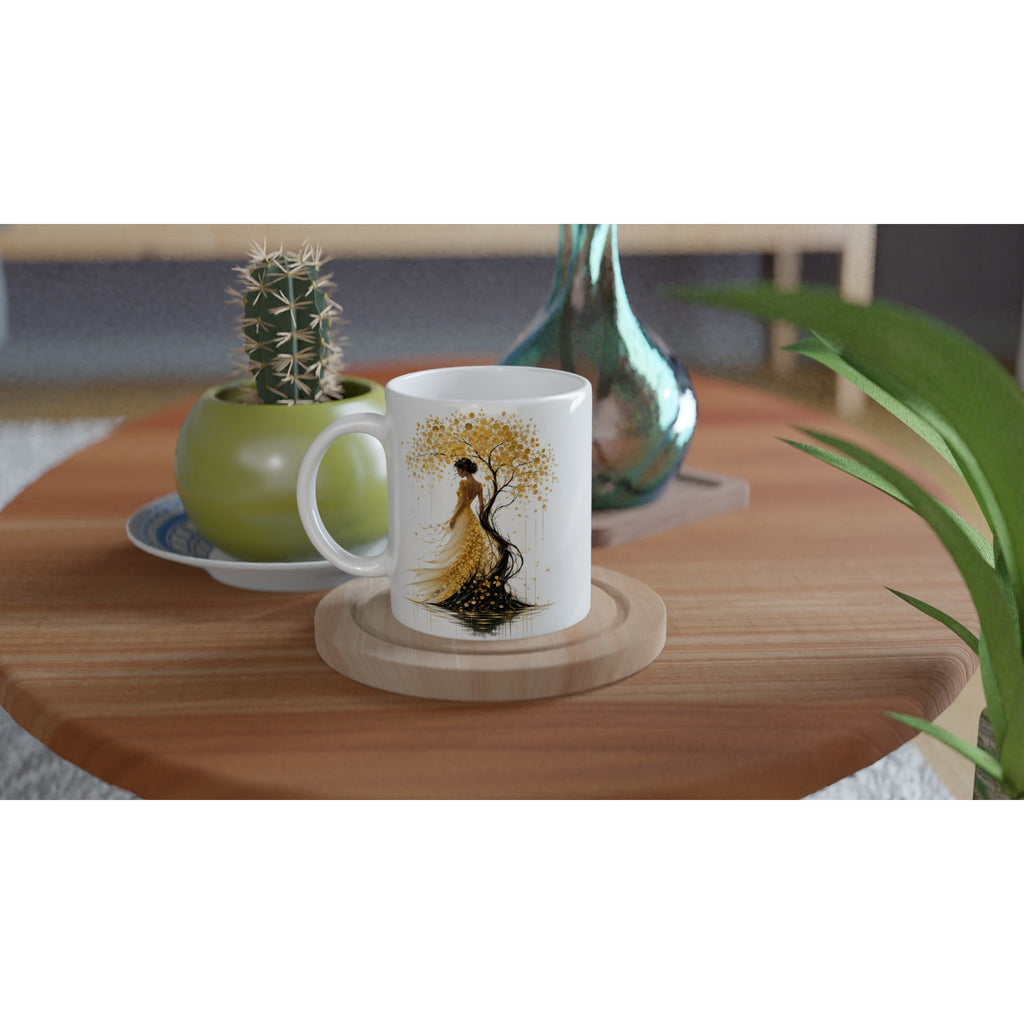 Mug blanc à illustration femme et arbre doré, posé sur soucoupe