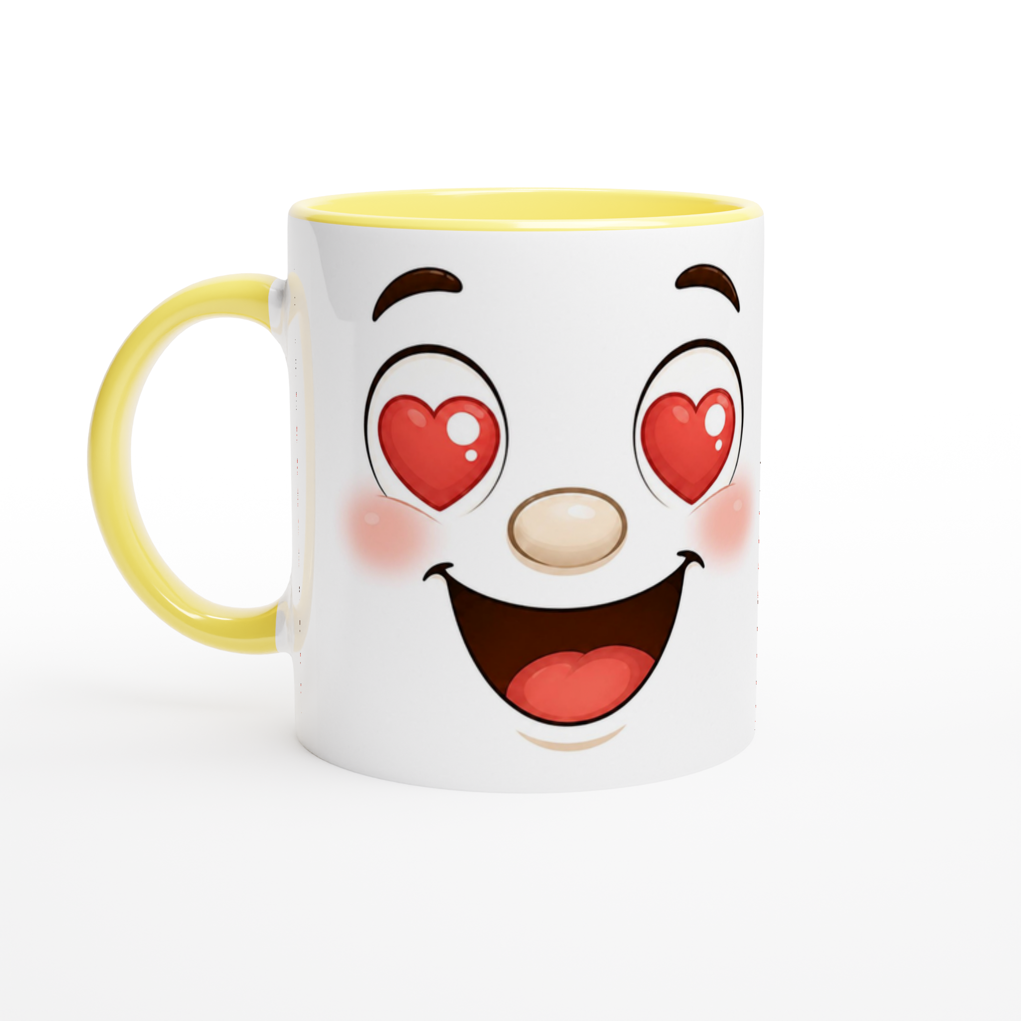 Mug en céramique blanc à anse et bord jaune, visage kawaii aux yeux en cœur et bouche rouge.