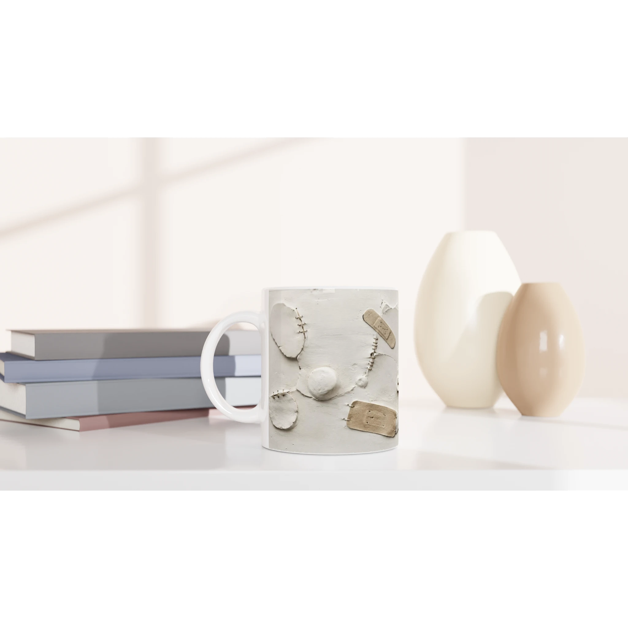 Mug blanc à motif de coutures et éclats, anses visibles