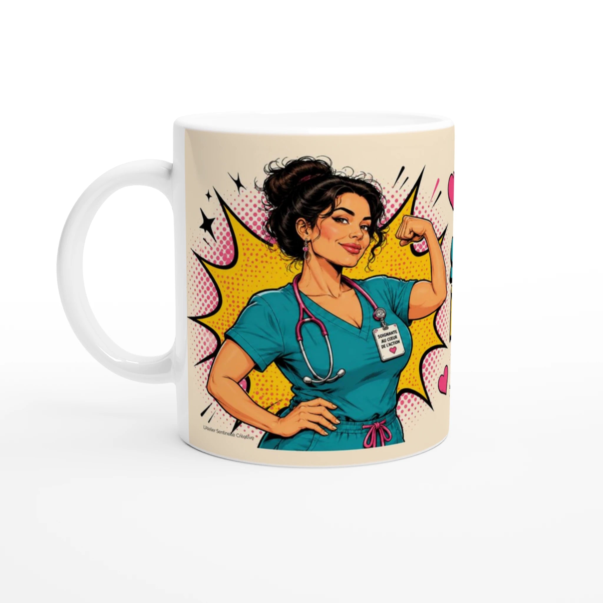 Mug blanc avec illustration d’une soignante en uniforme turquoise et stéthoscope