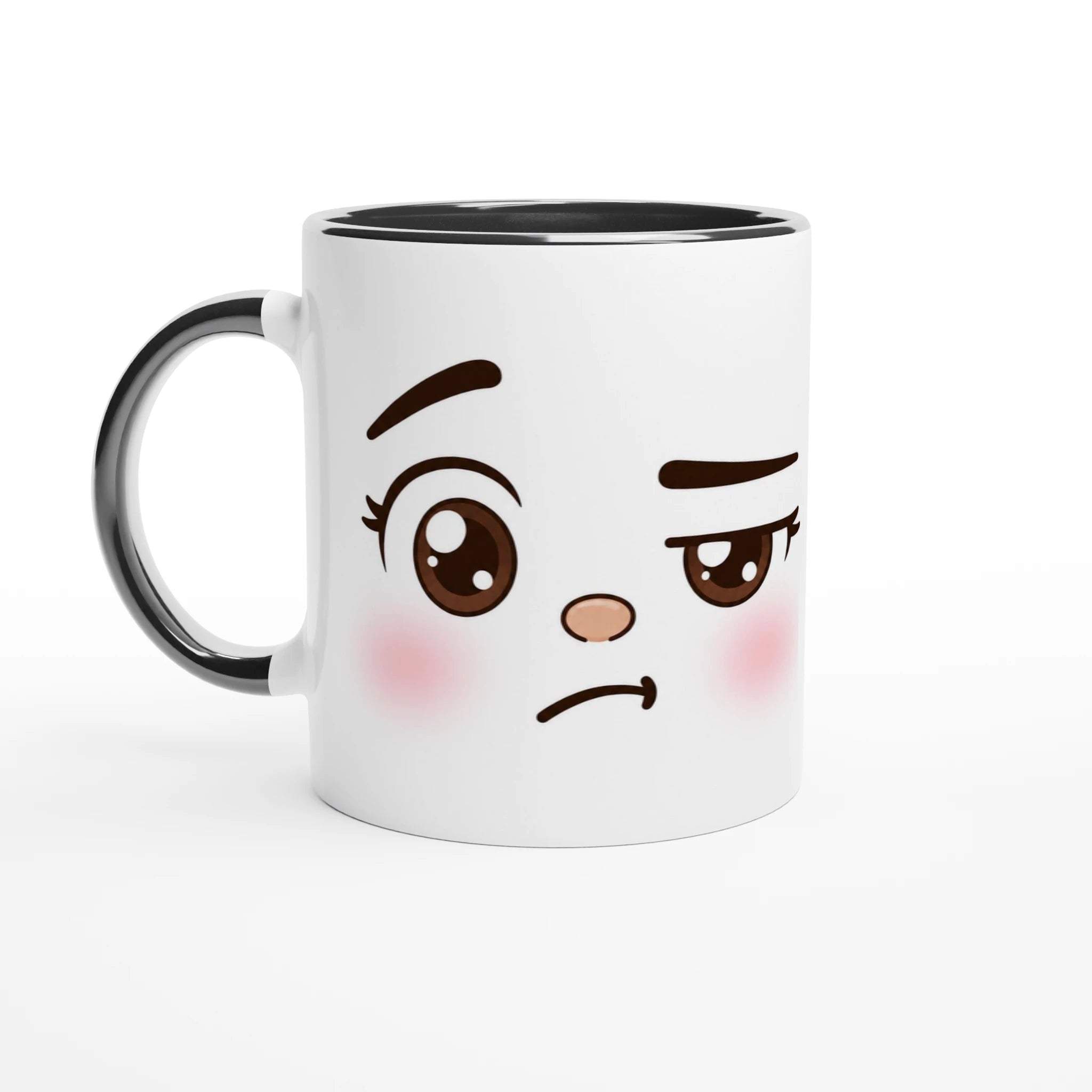 Mug en céramique blanche à visage kawaii boudeur, anses noires et bord intérieur sombre