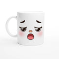 Mug en céramique blanche au visage kawaii endormi, yeux mi-clos et joues roses