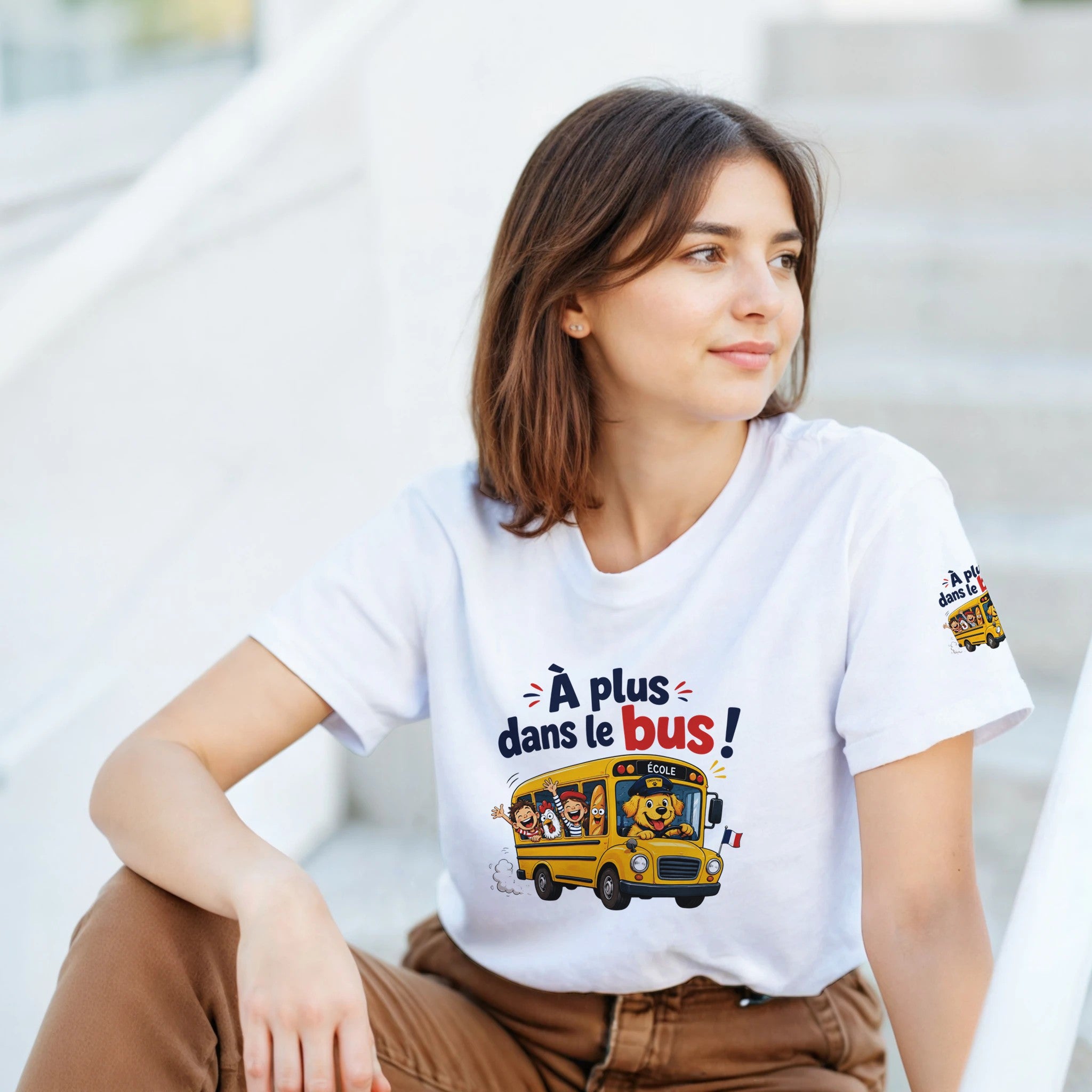 T-shirt blanc avec motif « À plus dans le bus » sur le devant