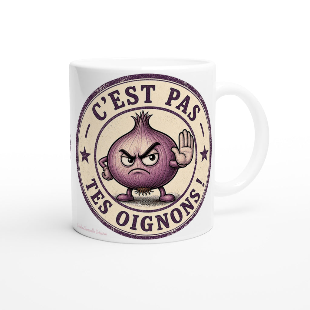Mug blanc en céramique avec oignon violet et inscription « C’est pas tes oignons ».