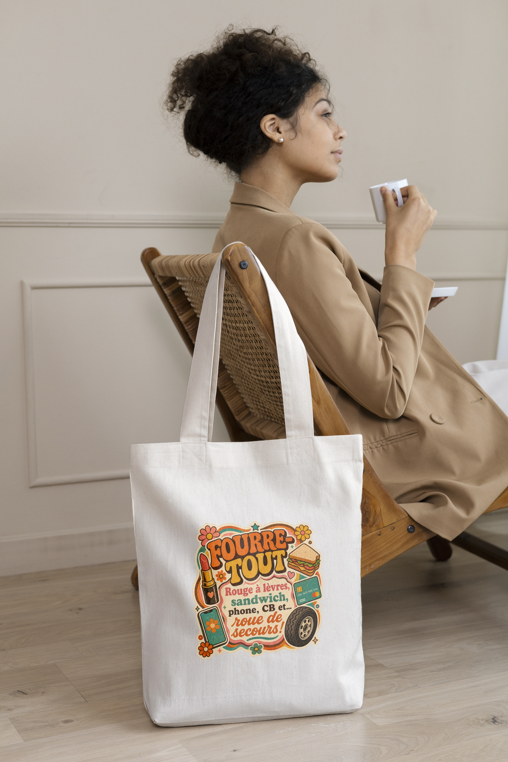 Sac fourre-tout en toile naturel, anses longues, imprimé 'Fourre Tout' central.