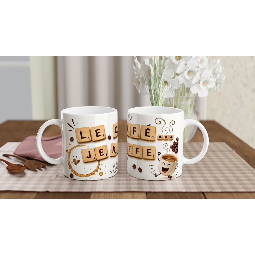 Lot de 2 mugs blancs avec lettres Scrabble et motifs café, anses visibles.
