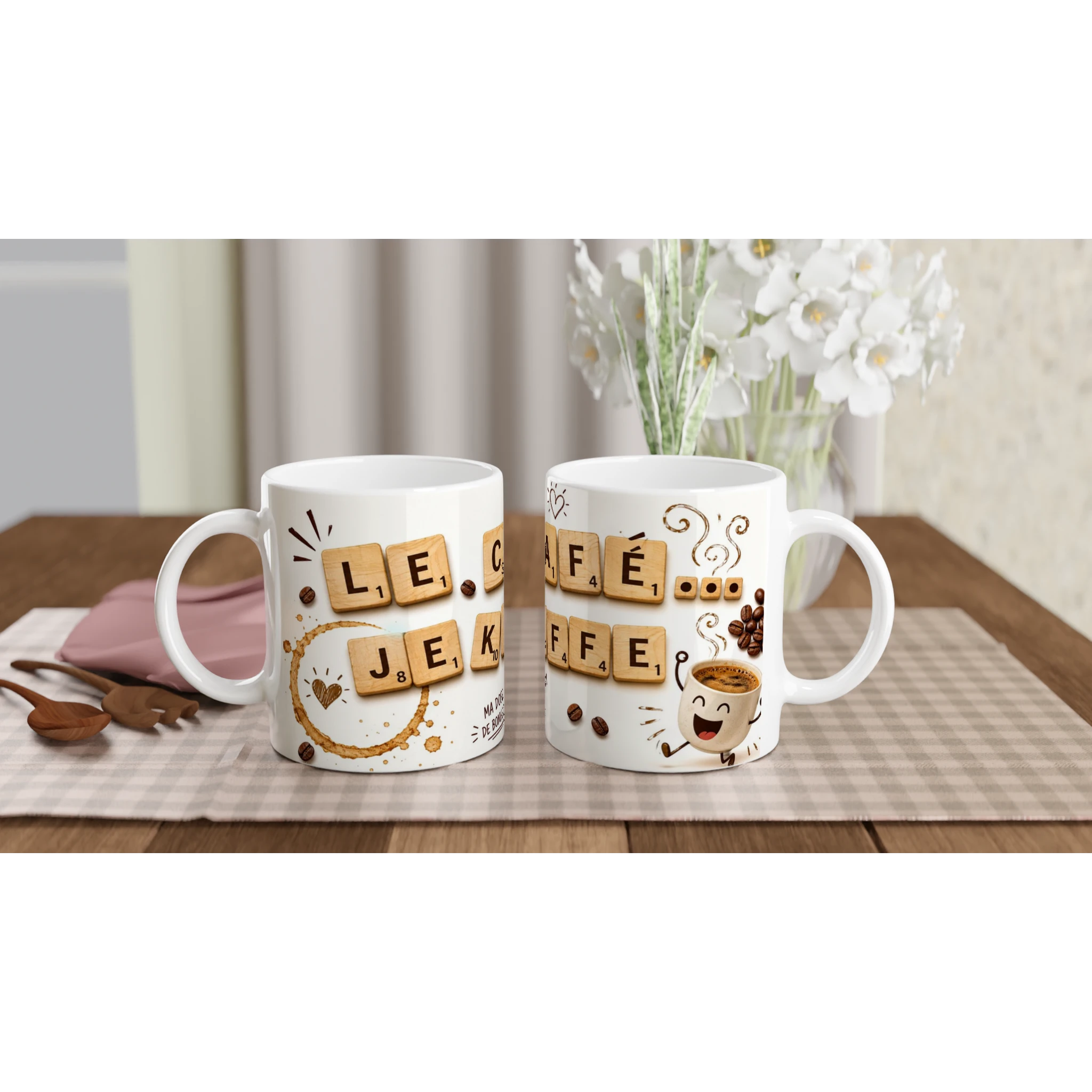 Lot de 2 mugs blancs avec lettres Scrabble et motifs café, anses visibles.