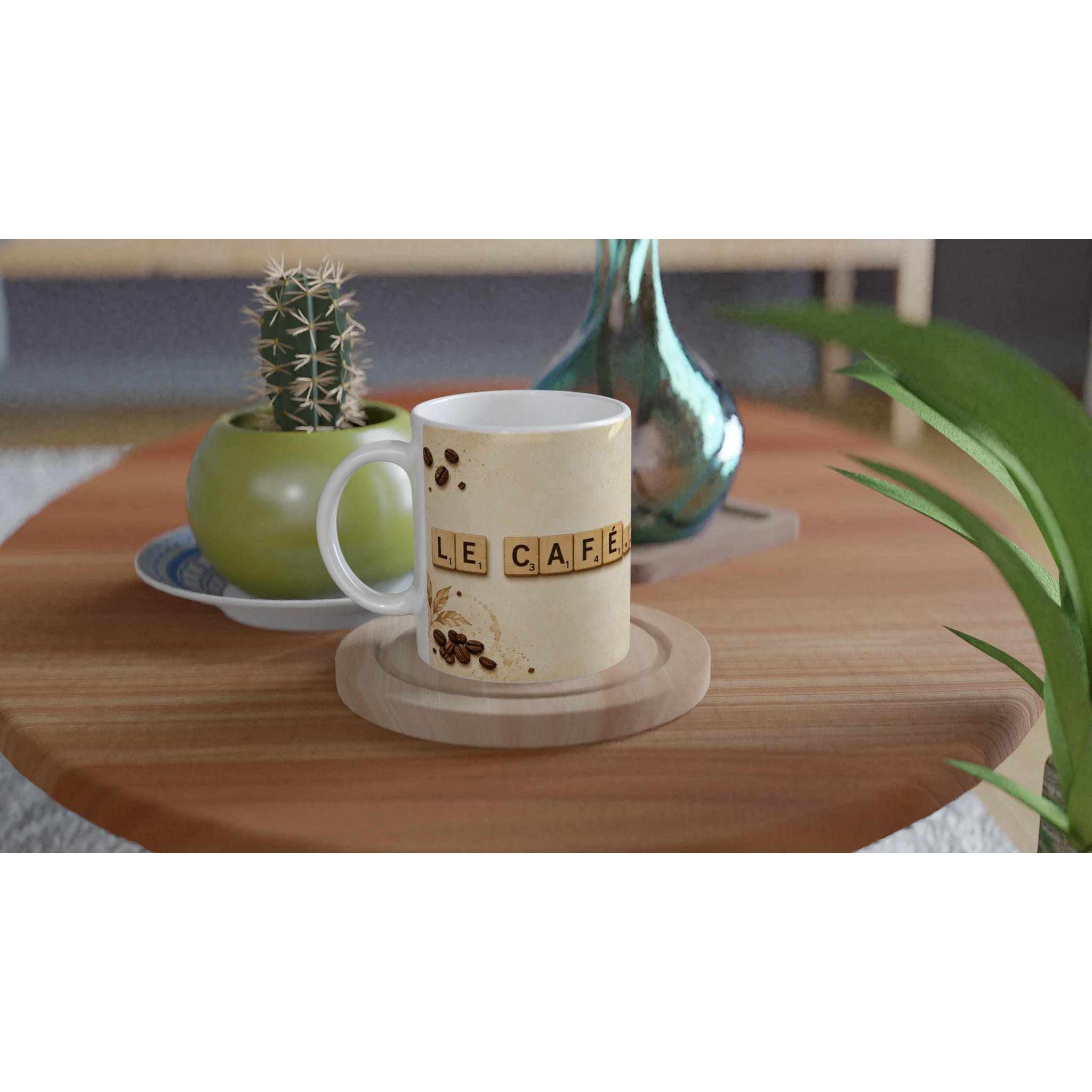 Tasse en céramique blanche avec anse, décor lettres café sur fond clair