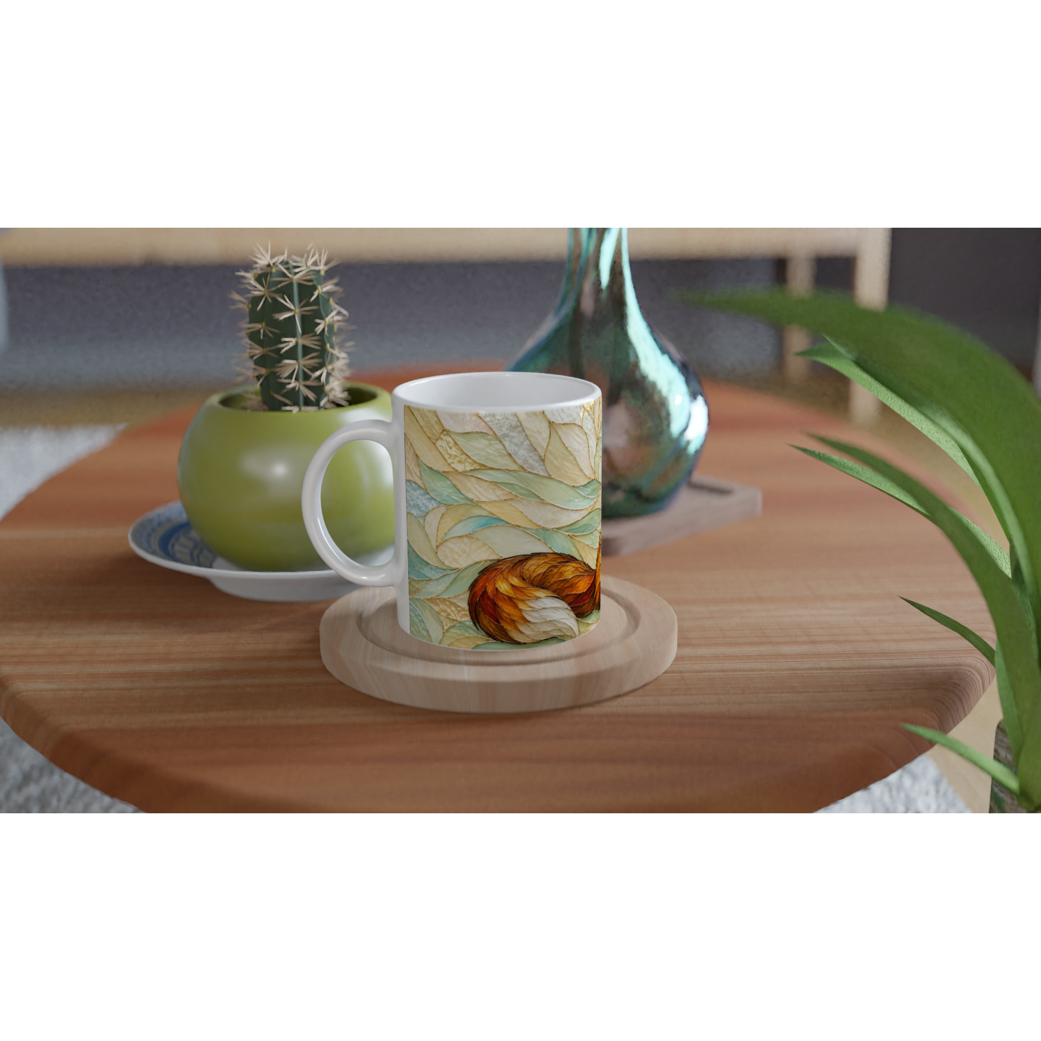 Mug en céramique blanc avec renard roux et feuilles, posé sur une base en bois