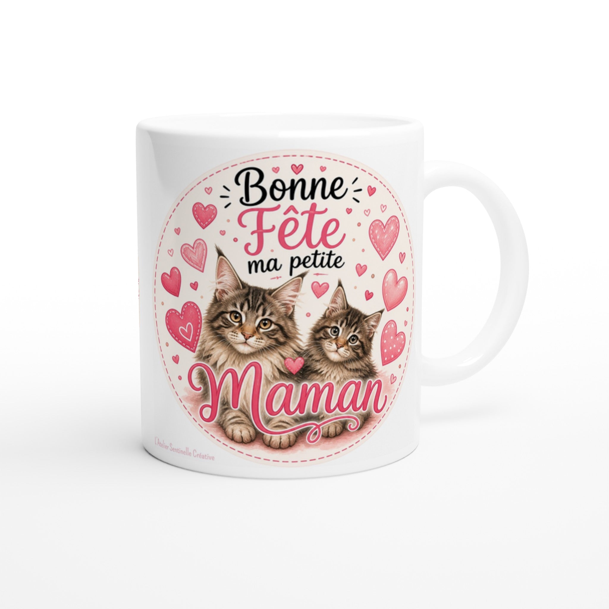 Mug blanc « Bonne Fête ma petite Maman » avec chatons, cœurs roses, vue 3/4