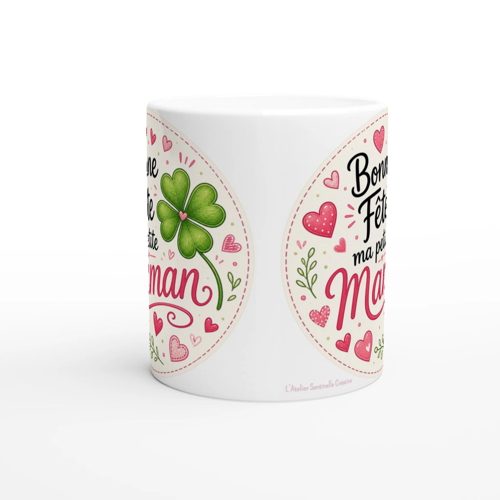 Mug blanc vue latérale, motif trèfle vert et cœurs roses sur l’imprimé