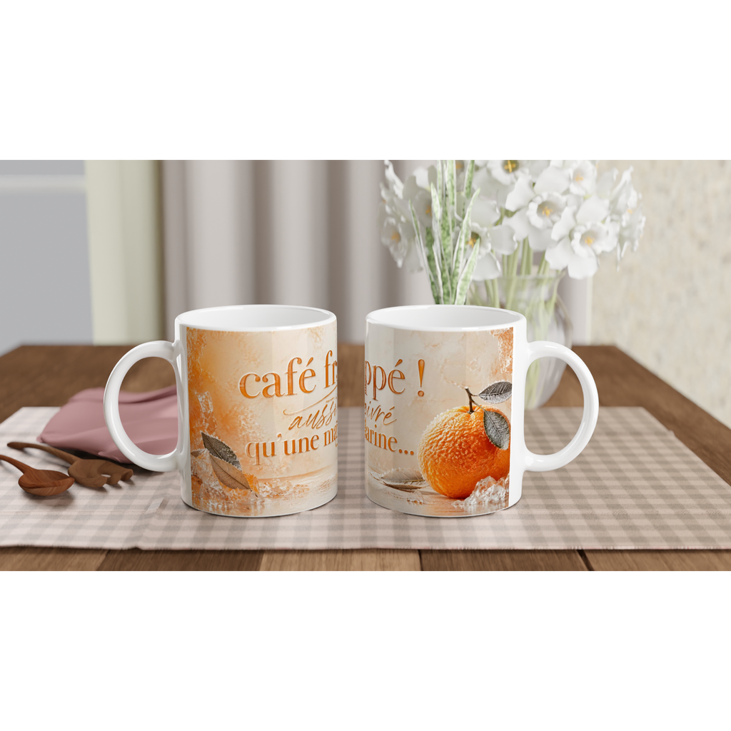 Mug en céramique blanche avec anse, motif mandarine orange sur fond beige