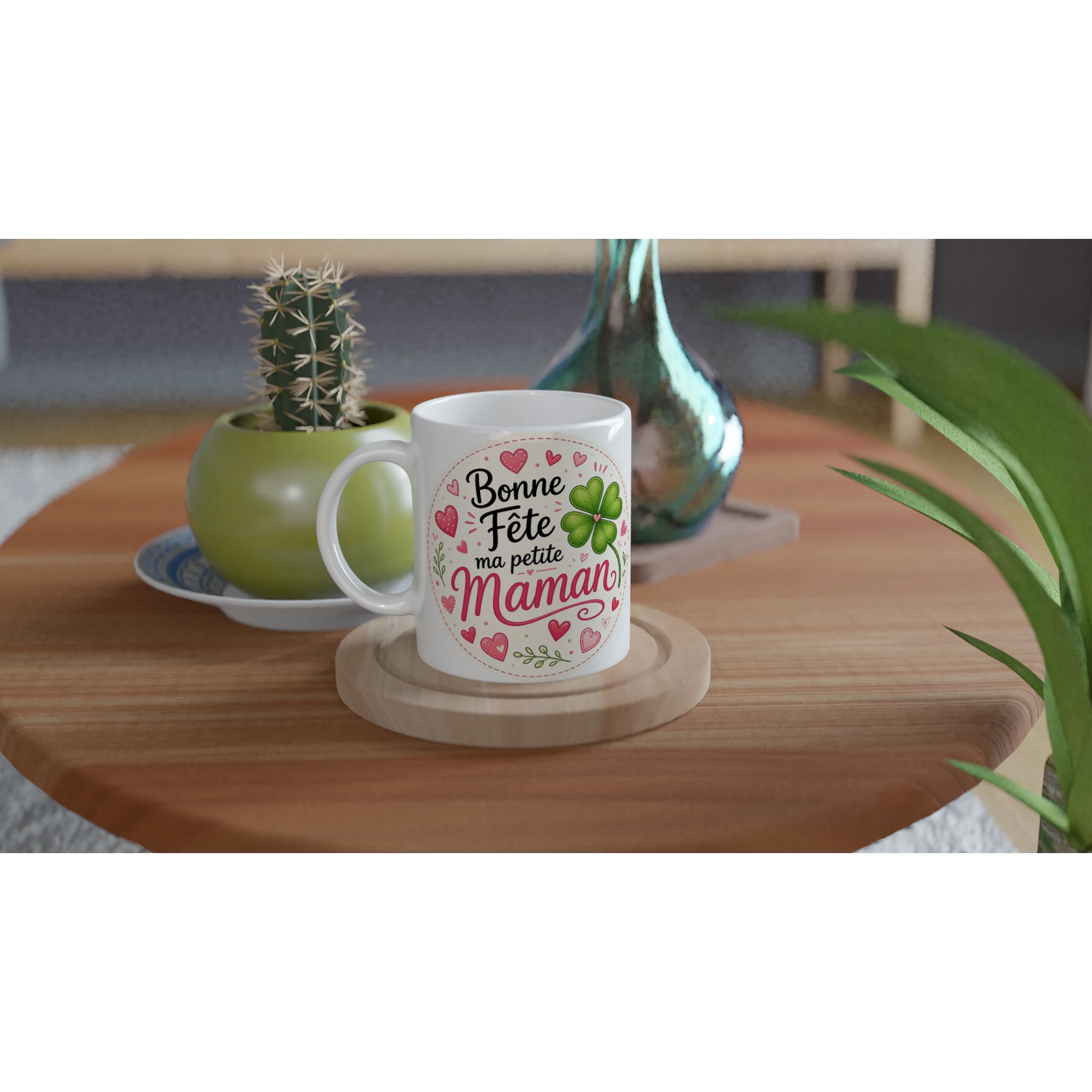 Mug blanc sur plateau en bois, anse à gauche, décor «Bonne Fête ma petite Maman»