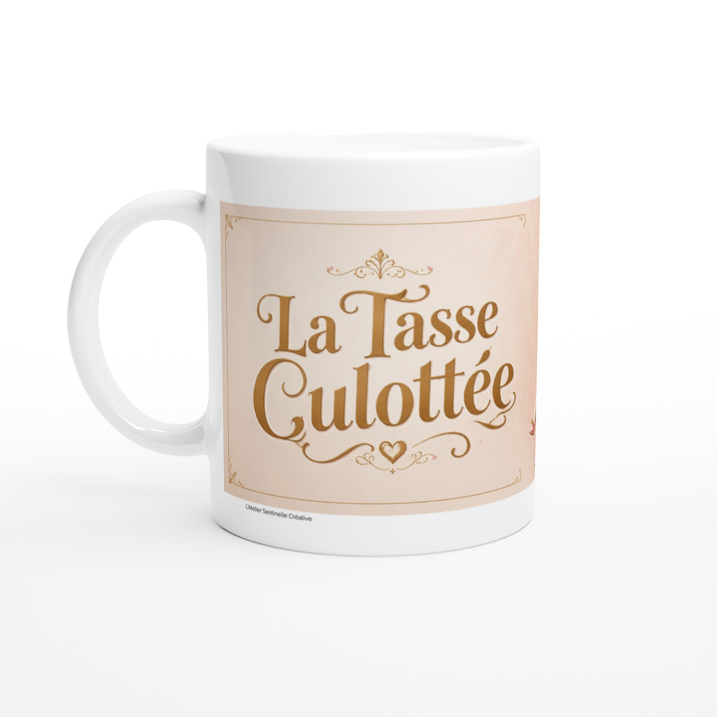 Mug en céramique blanc face à face, inscription dorée « La Tasse Culottée ».