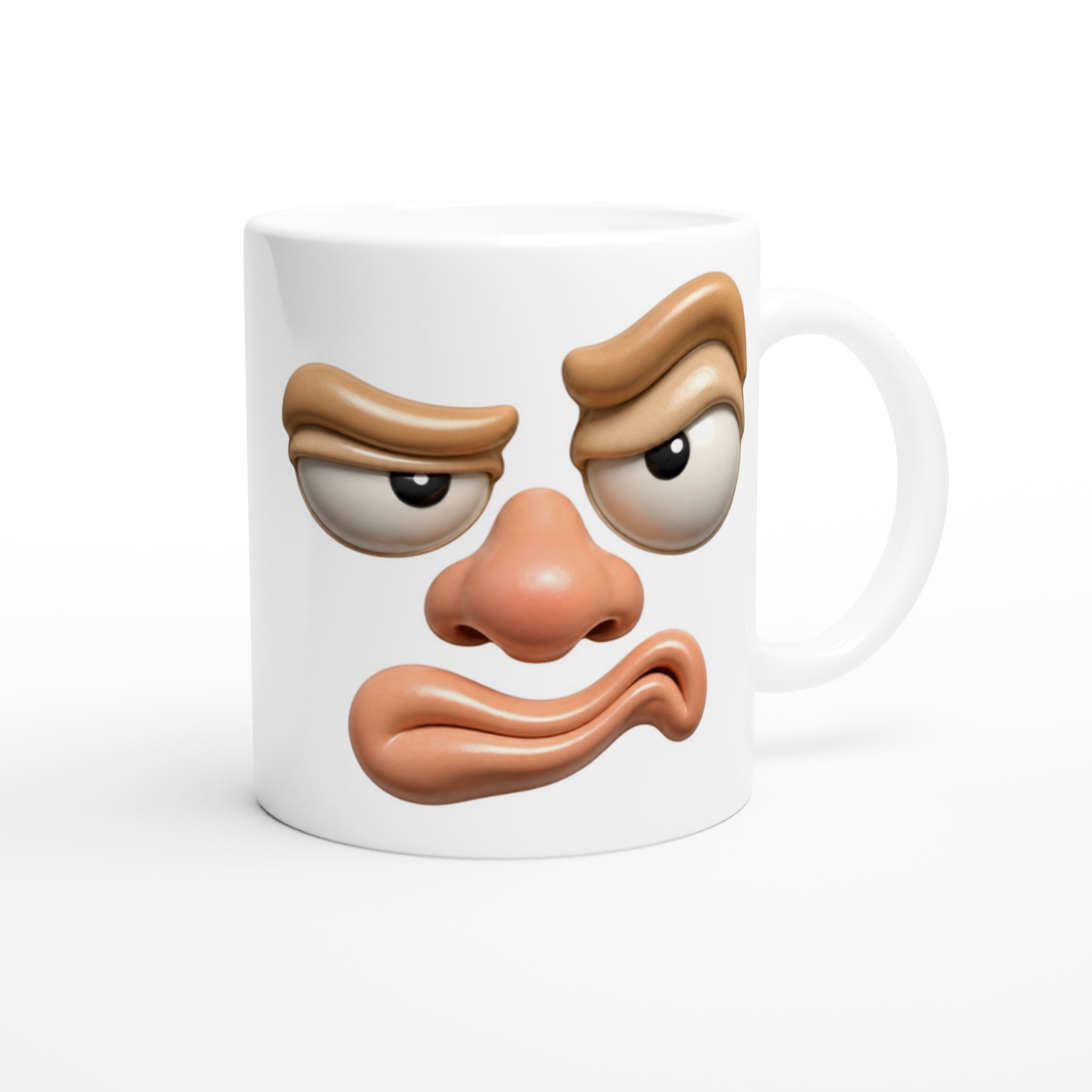 Mug blanc au visage grognon, vue en angle, anse blanche