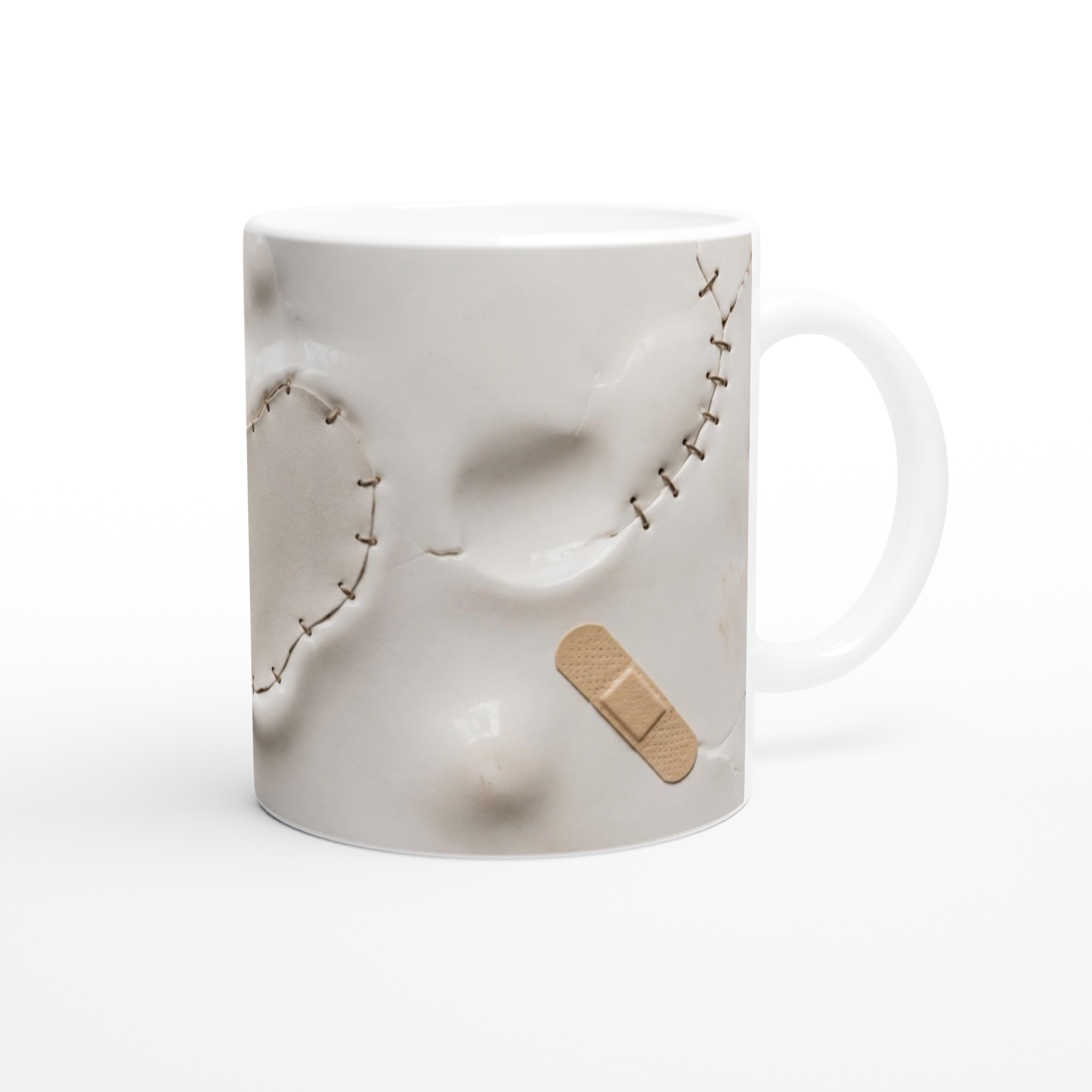 Mug en céramique blanche, cœur et chaîne de points en relief, patch marron