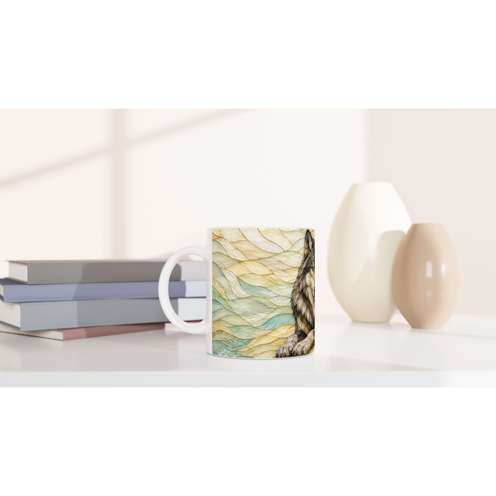 Mug en céramique blanche avec motif de loup sur fond de feuilles et bleu